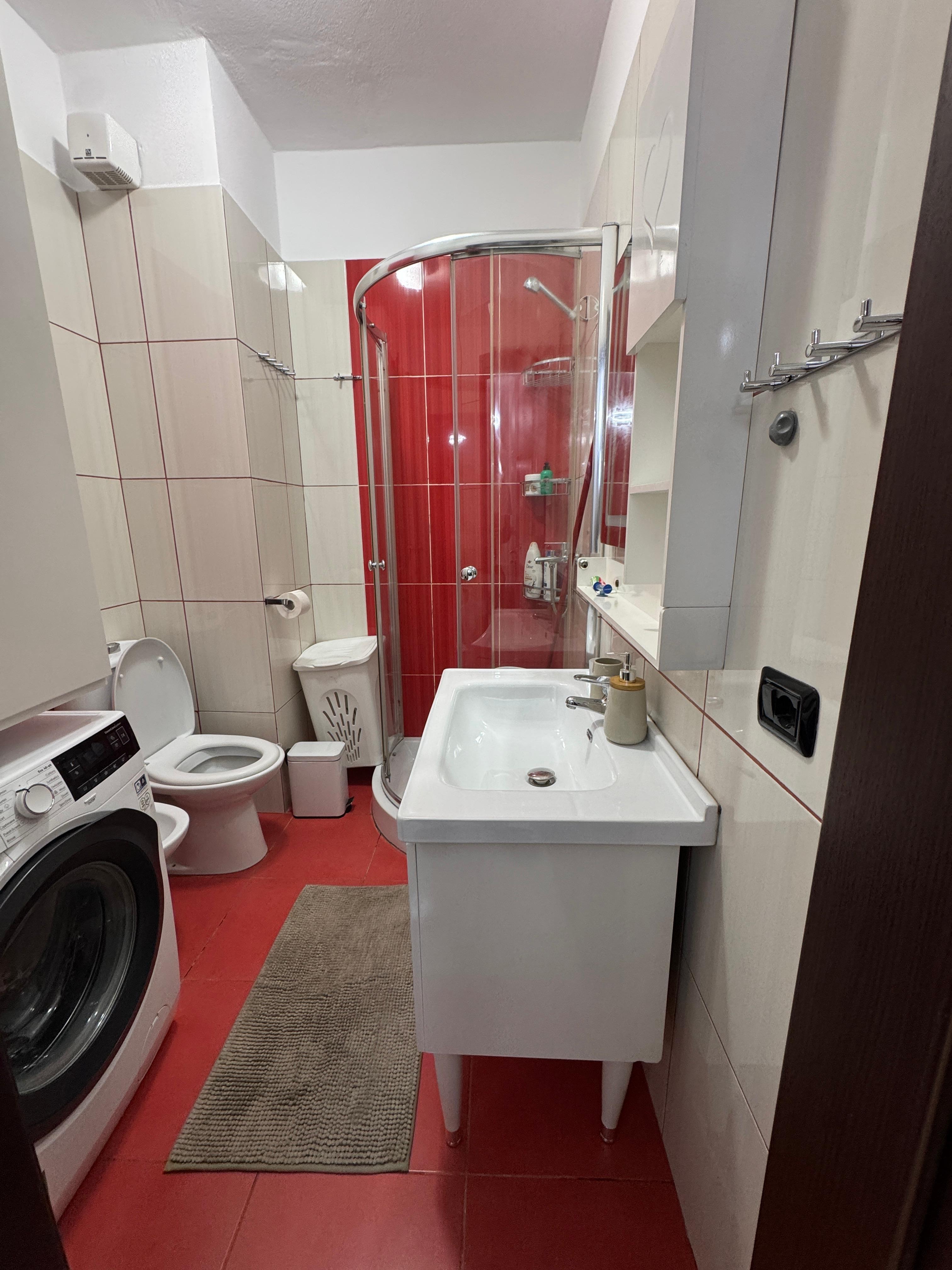 Apartament 2+1 me qira pranë Sheshit Wilson, Tiranë