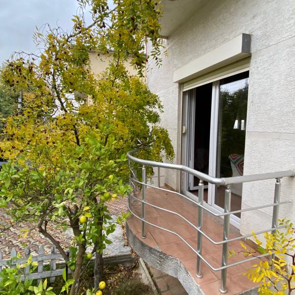Villa con Terreno in Vendita a Farkë e Vogël, Tirana