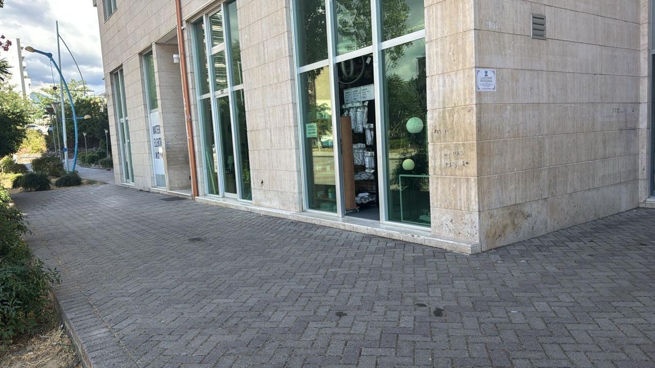 commercial for sale in Tiranë, Albania – photo 8