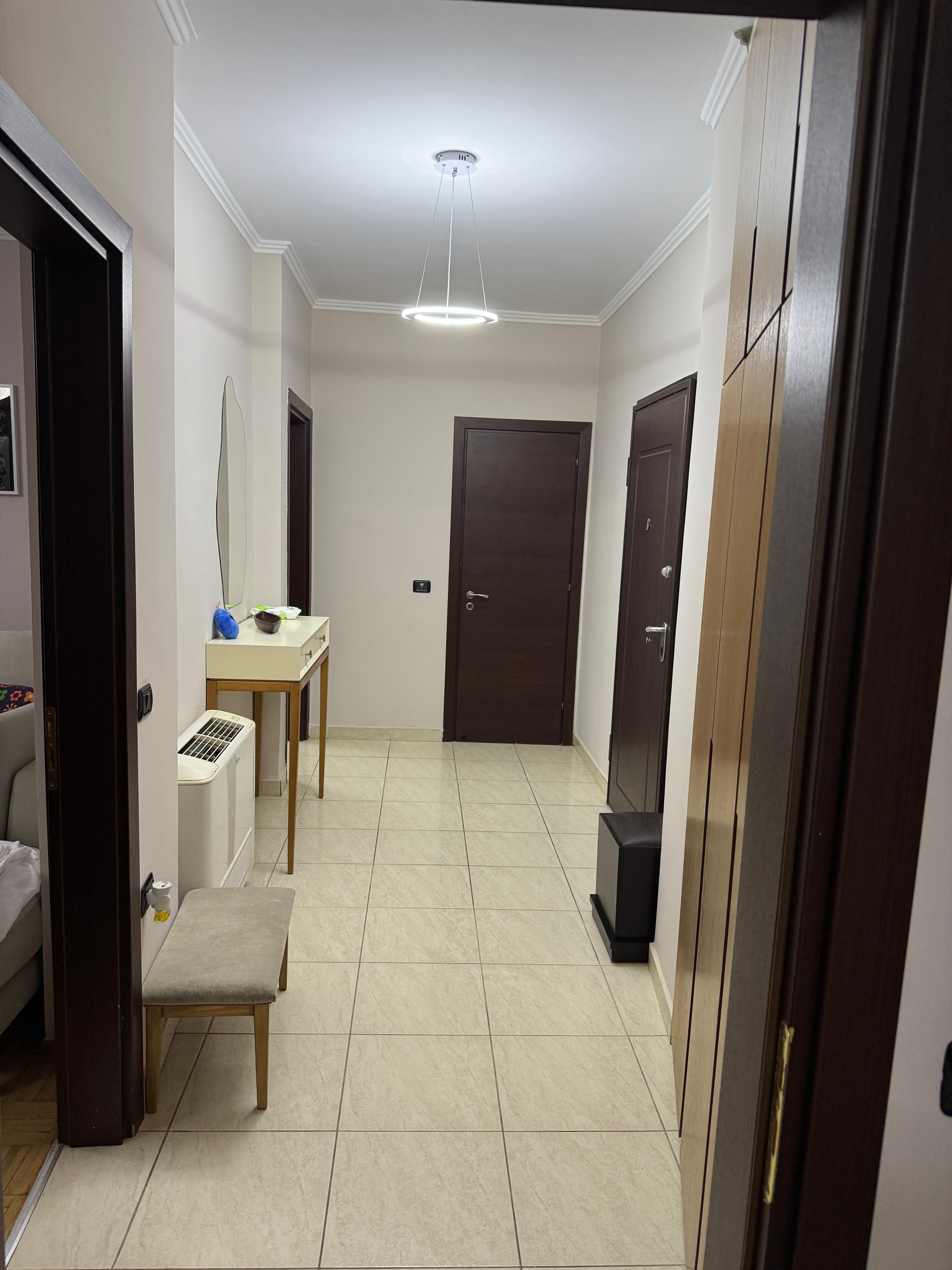 Apartament 2+1 me qira pranë Sheshit Wilson, Tiranë