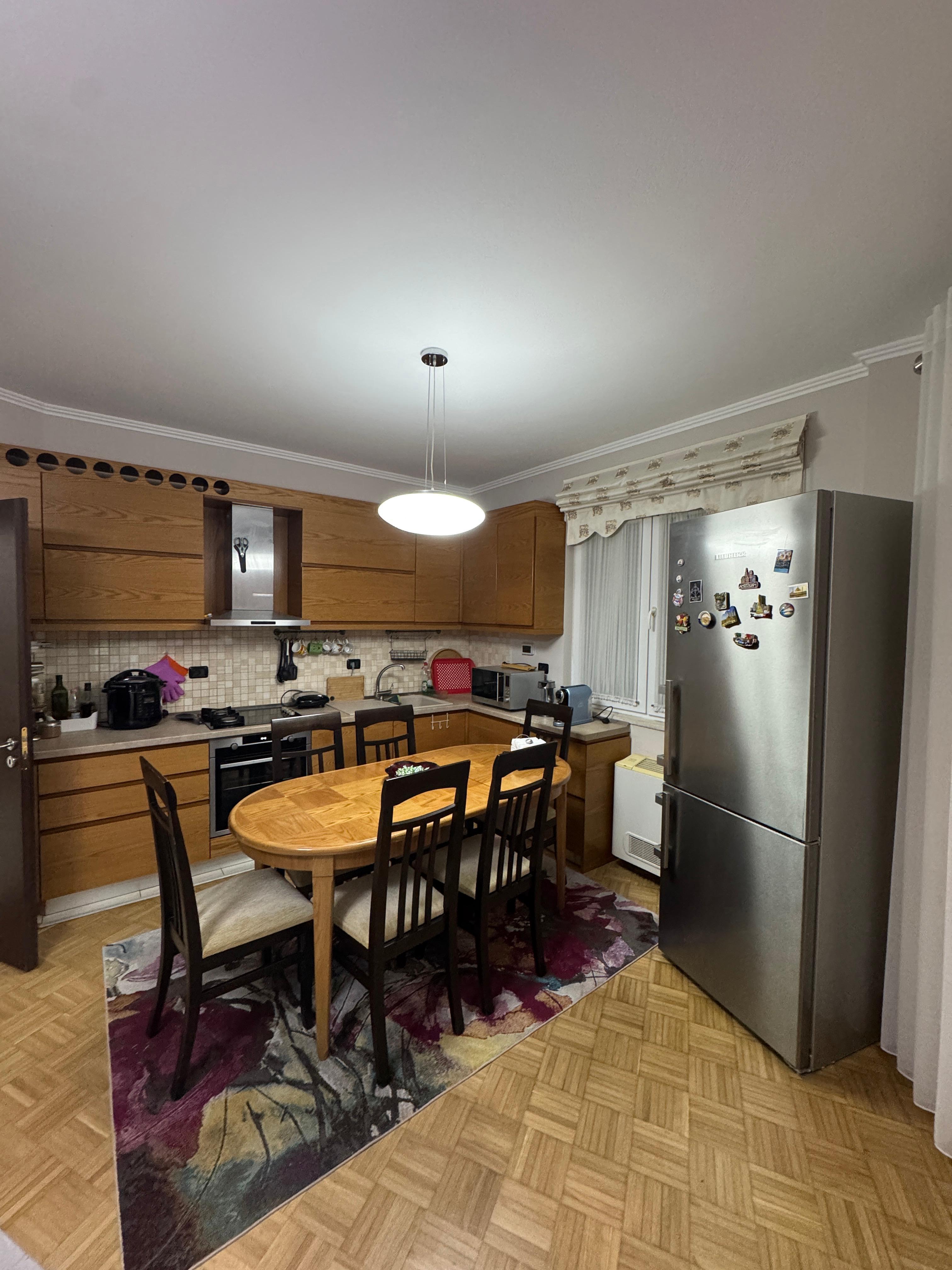 Apartament 2+1 me qira pranë Sheshit Wilson, Tiranë