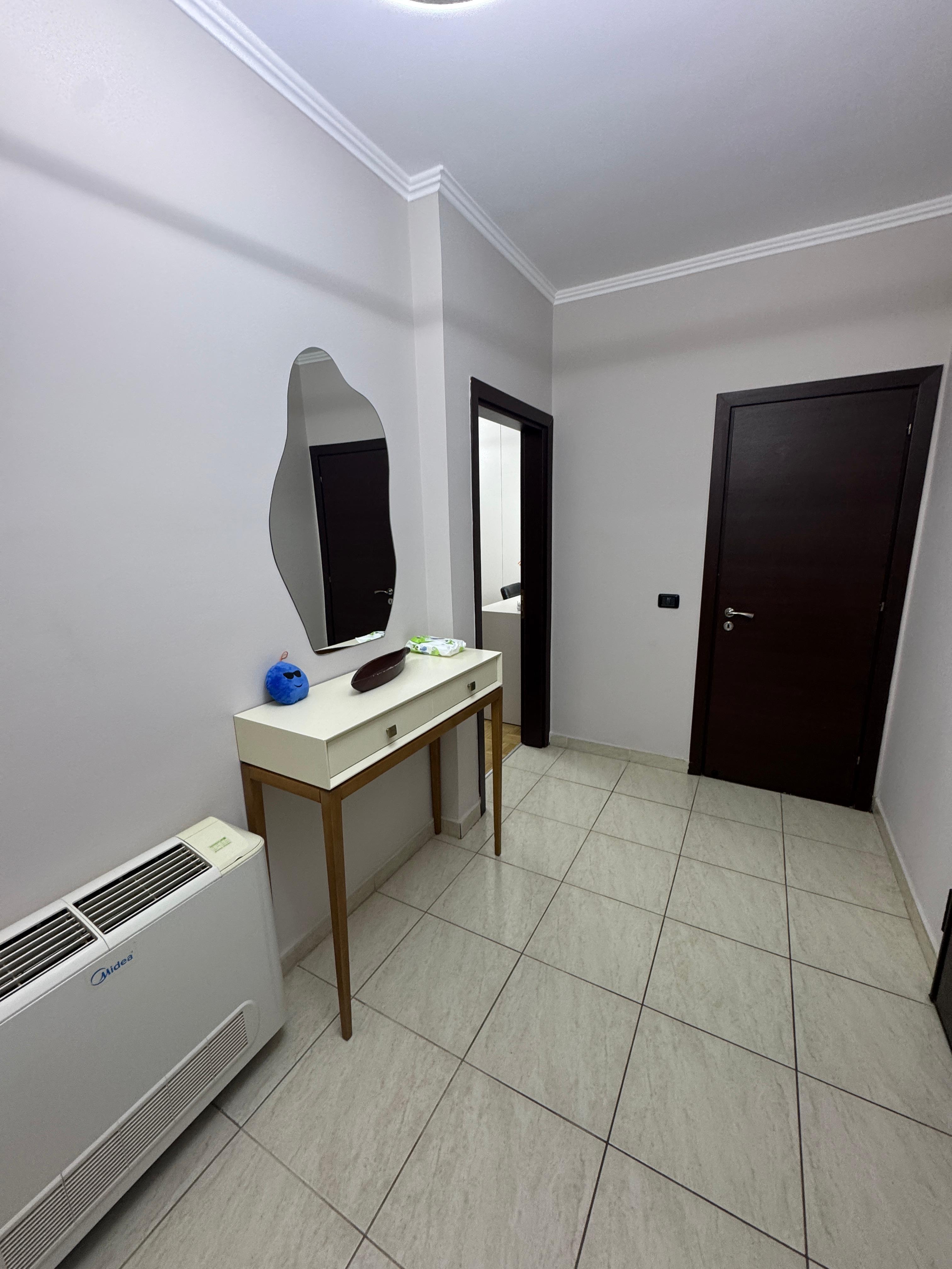 Apartament 2+1 me qira pranë Sheshit Wilson, Tiranë