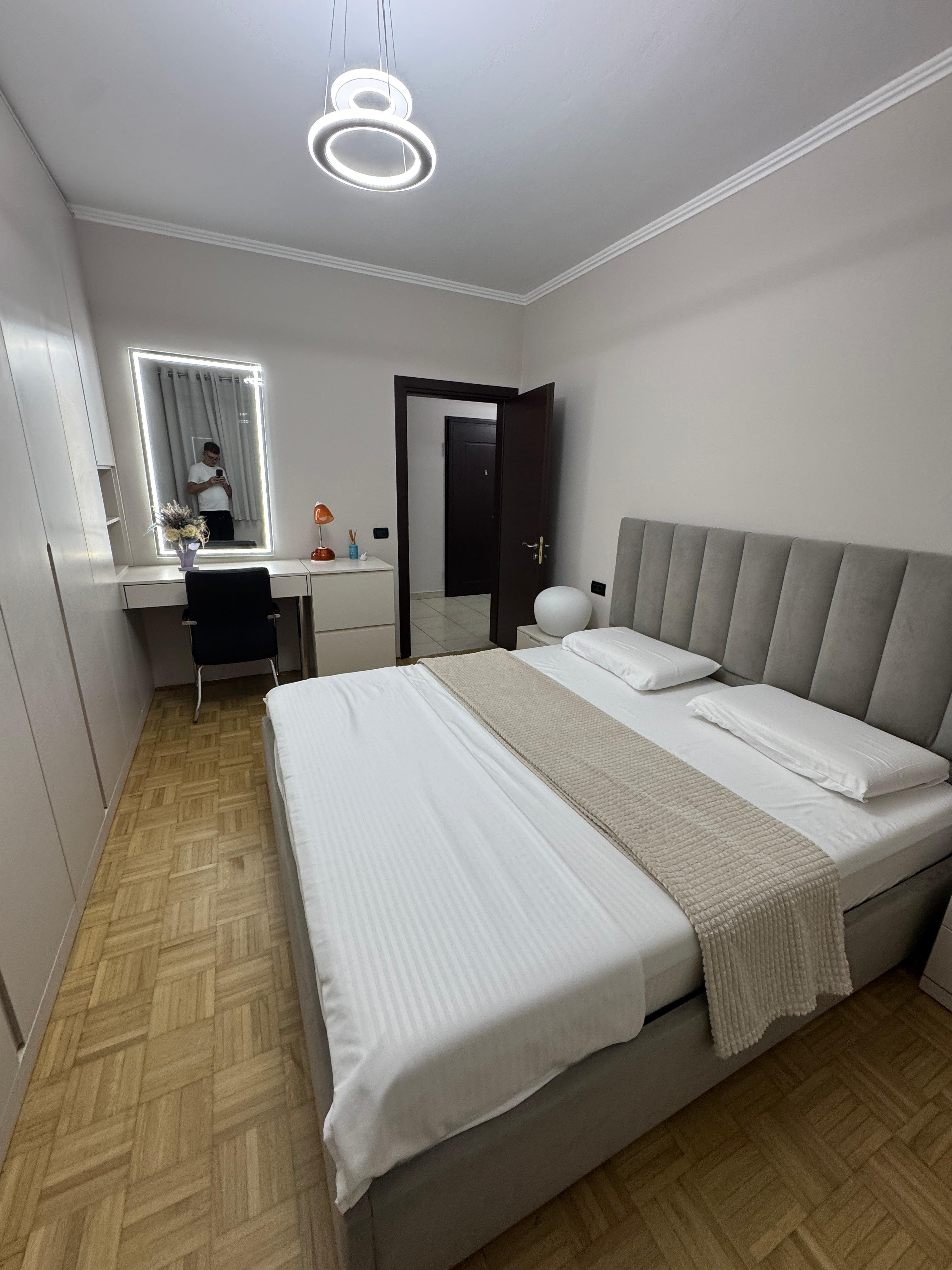 Apartament 2+1 me qira pranë Sheshit Wilson, Tiranë