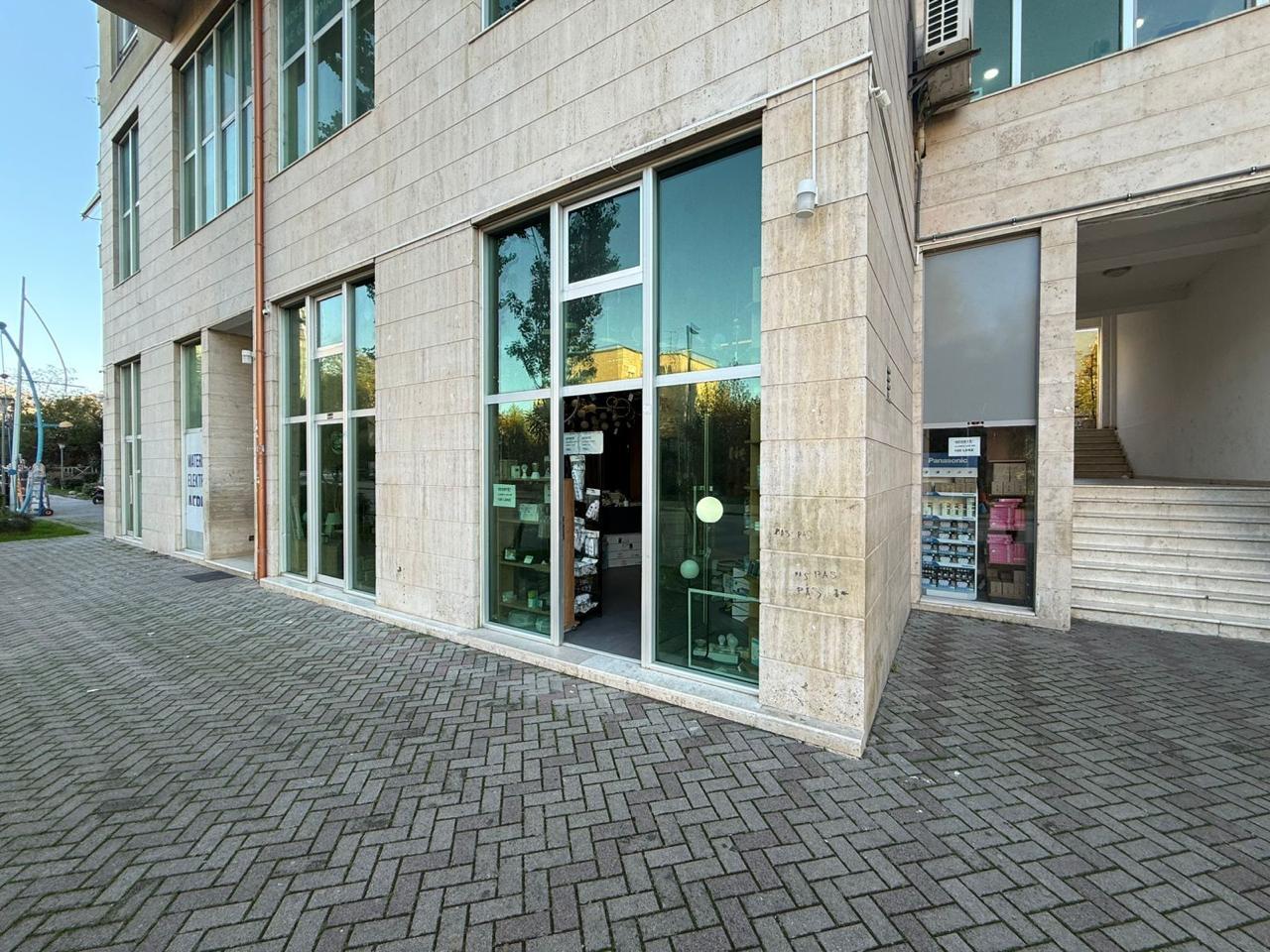 commercial for sale in Tiranë, Albania – photo 1