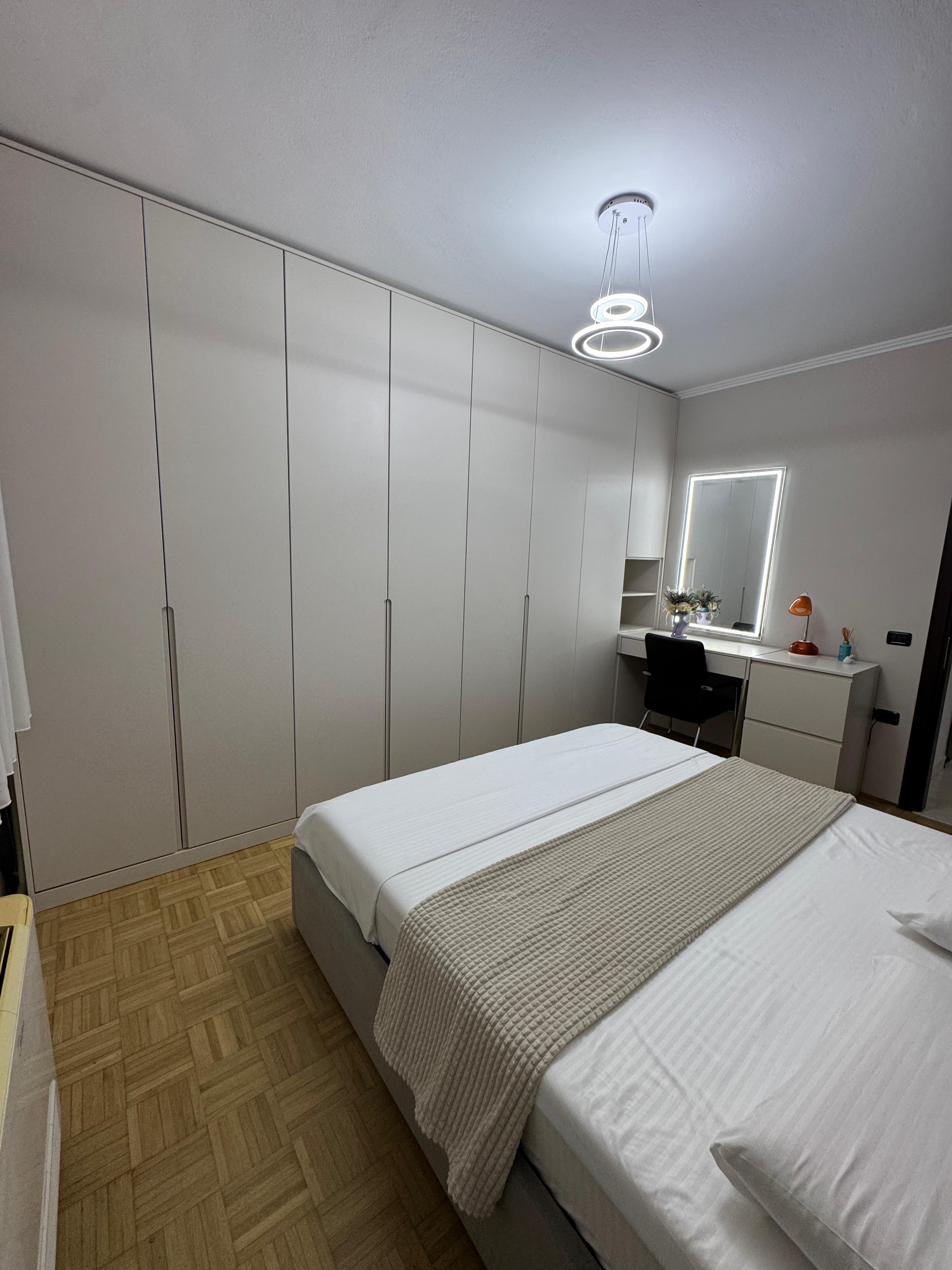 Apartament 2+1 me qira pranë Sheshit Wilson, Tiranë
