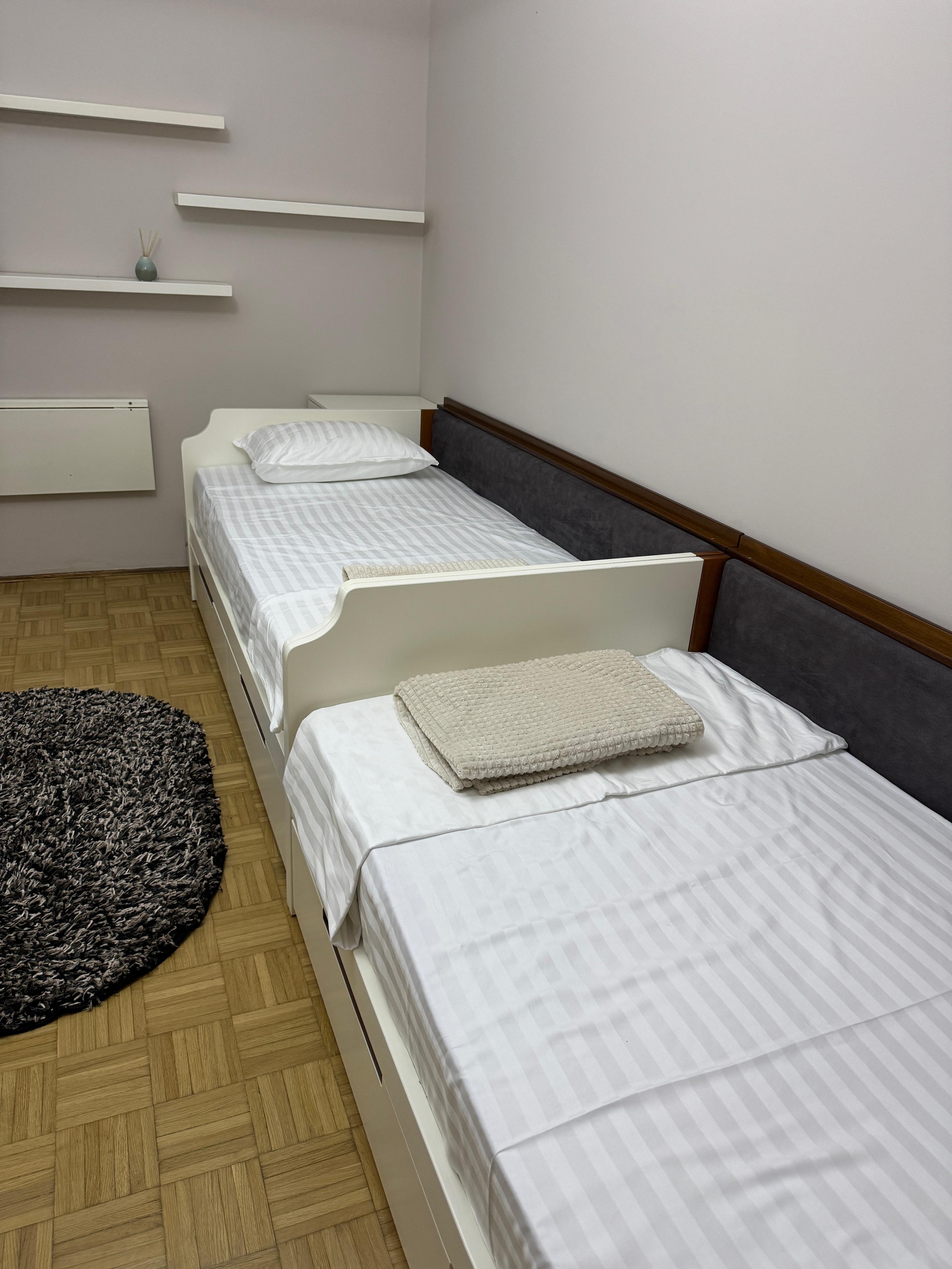 Apartament 2+1 me qira pranë Sheshit Wilson, Tiranë