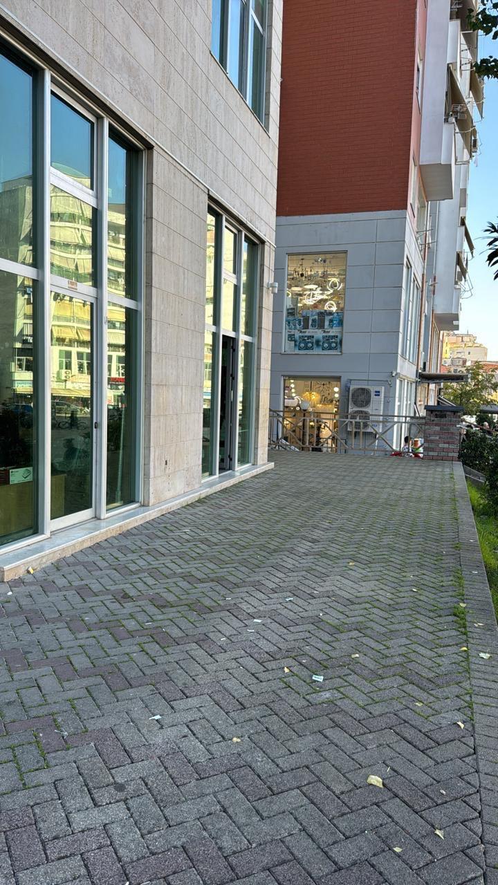 commercial for sale in Tiranë, Albania – photo 2