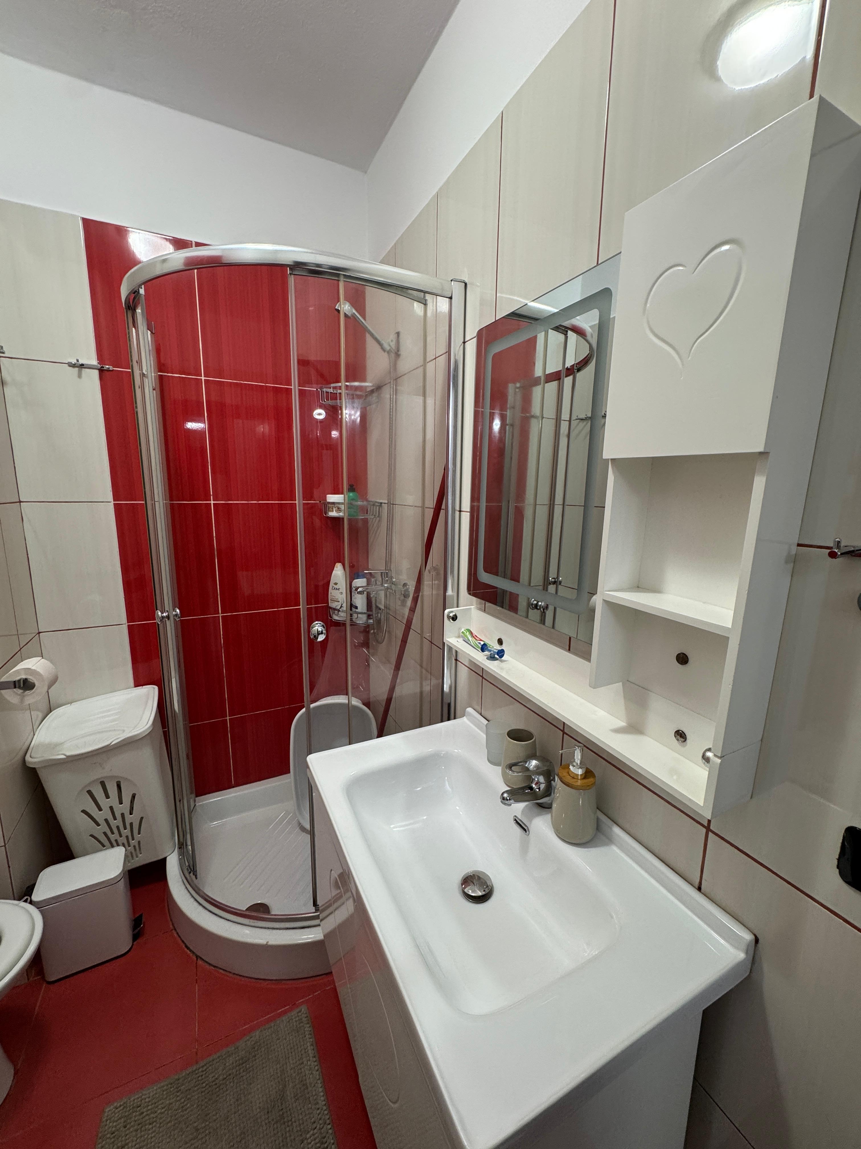 Apartament 2+1 me qira pranë Sheshit Wilson, Tiranë