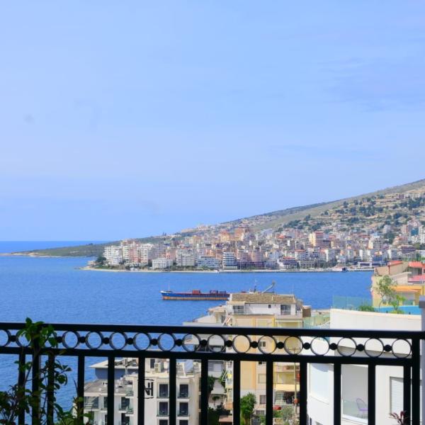 Mieszkanie 2-pokojowe z widokiem na morze na sprzedaż w Sarandzie – Doskonała lokalizacja & parking w cenie