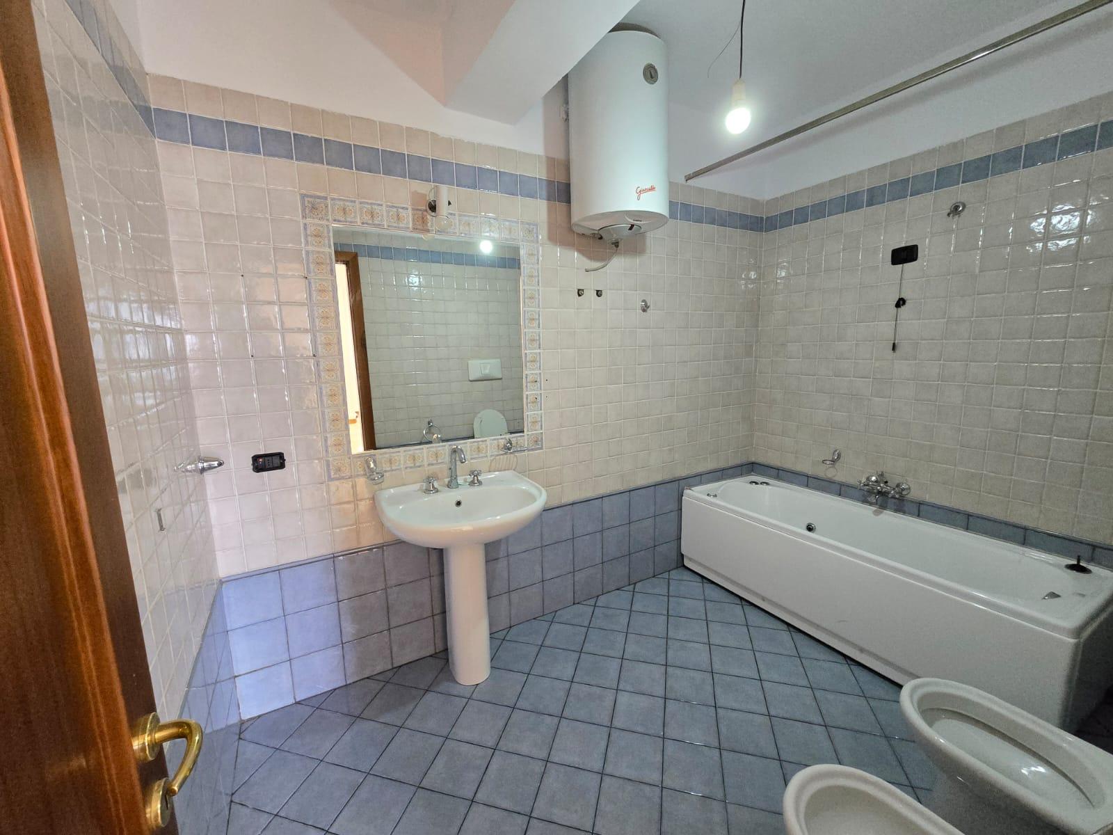 2-bedroom commercial for sale in Tiranë, Albania – photo 5