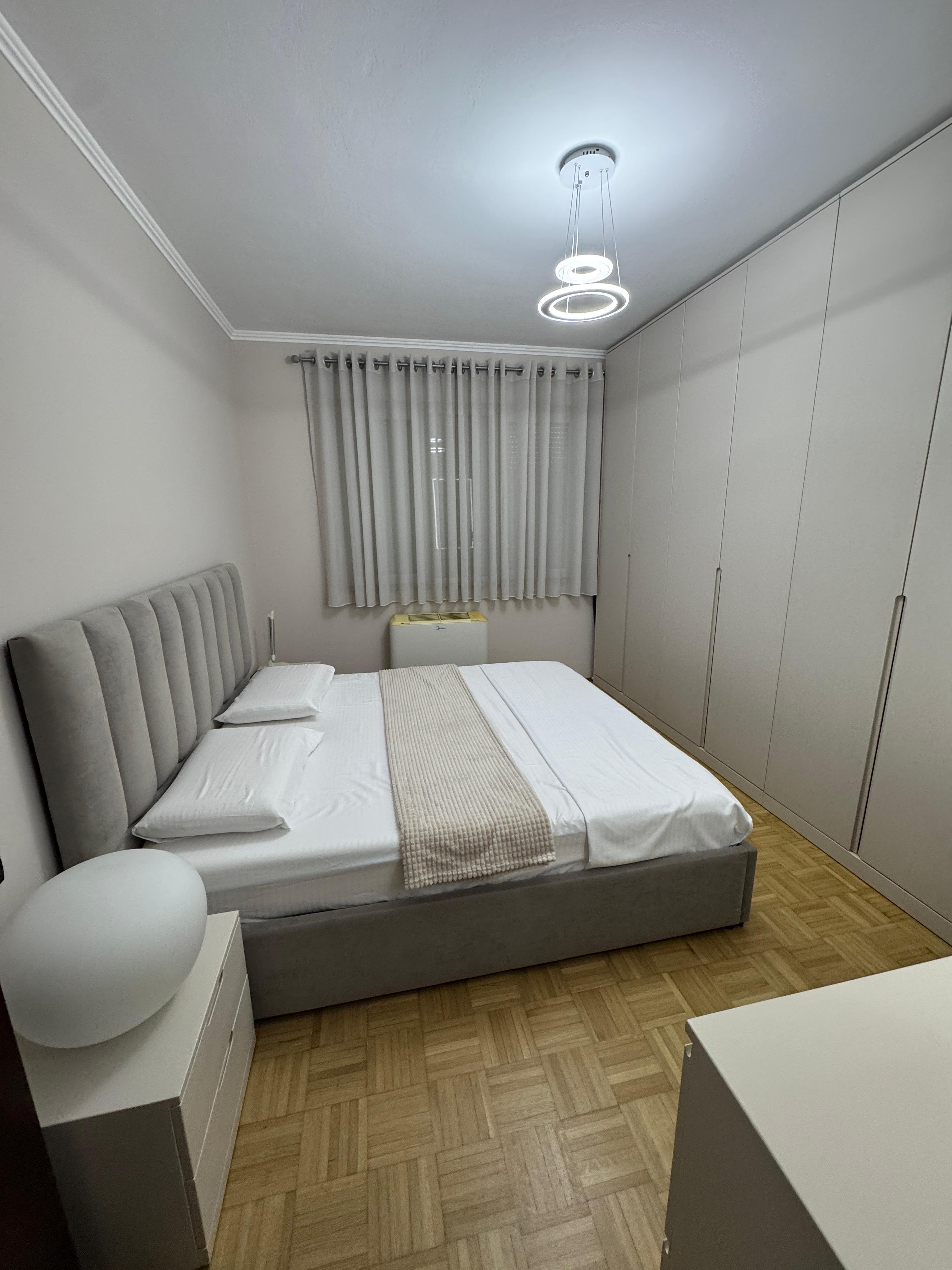 Apartament 2+1 me qira pranë Sheshit Wilson, Tiranë