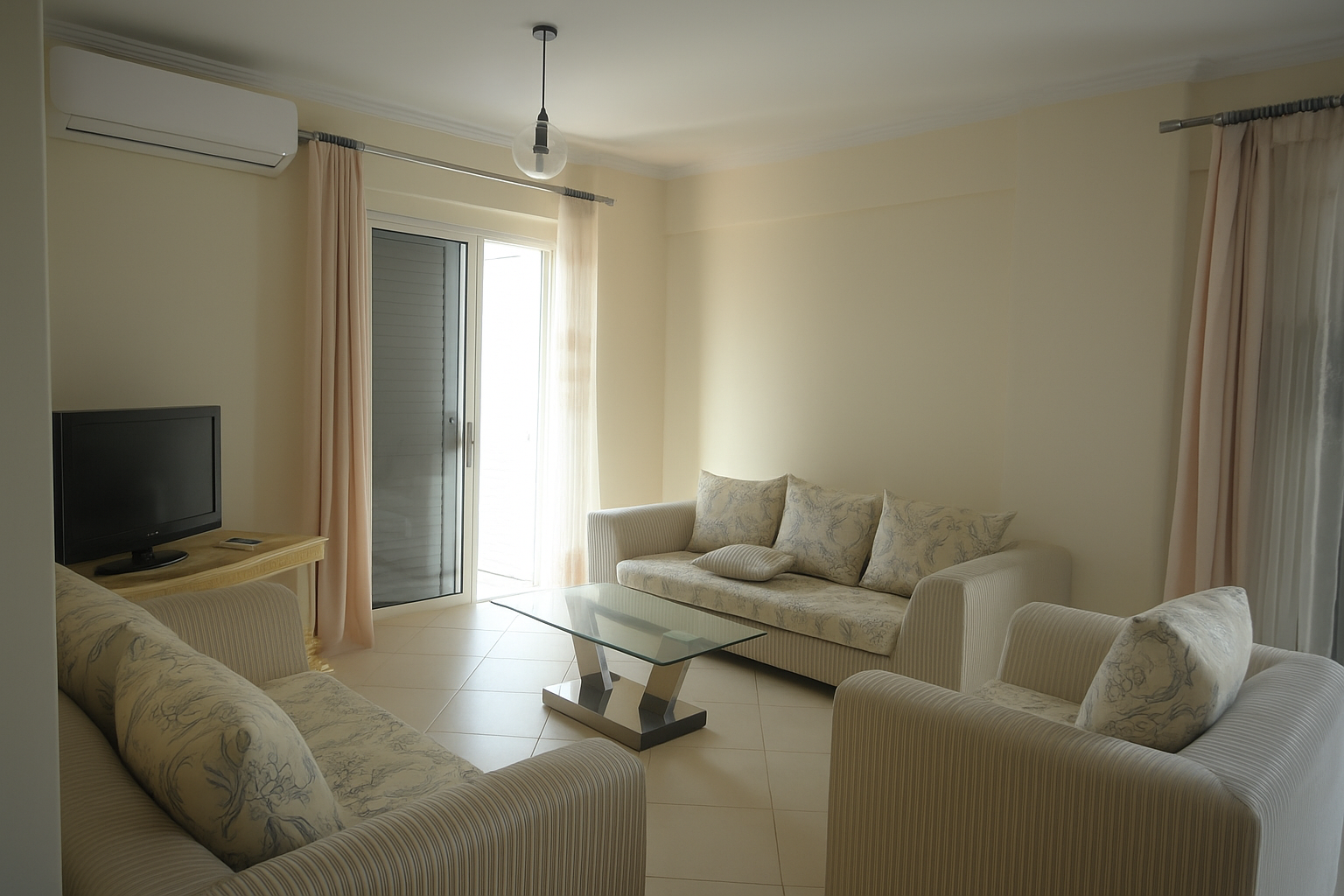 Furnished 2-Bedroom Apartment with Large Seaview Balcony – Mitat Hoxha, Saranda