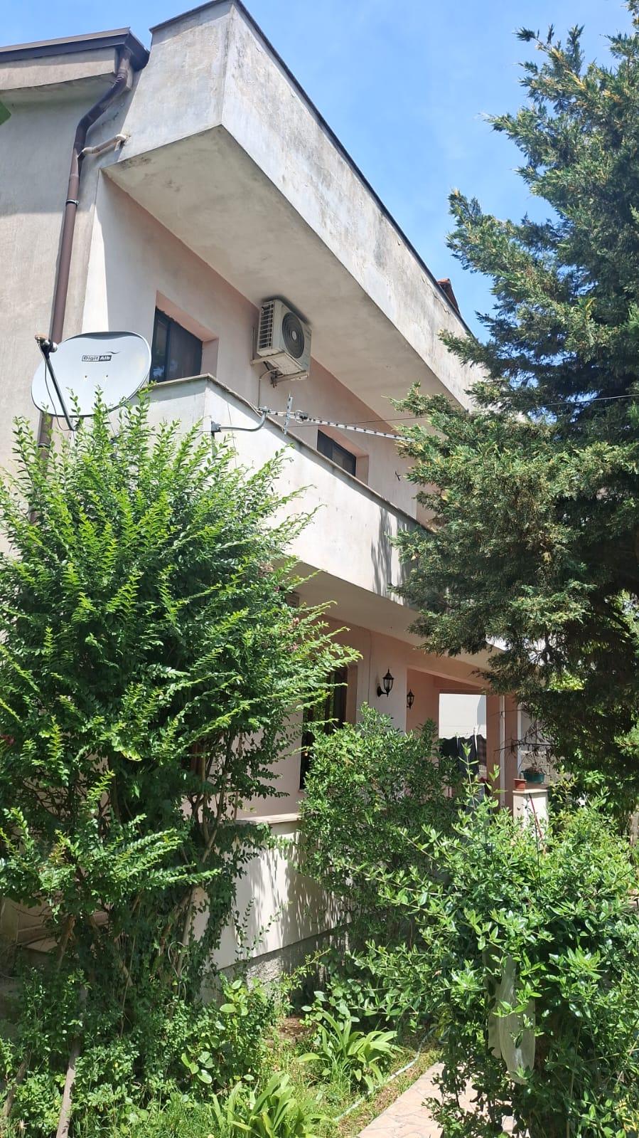 4-bedroom villa for sale in Tiranë, Albania – photo 1