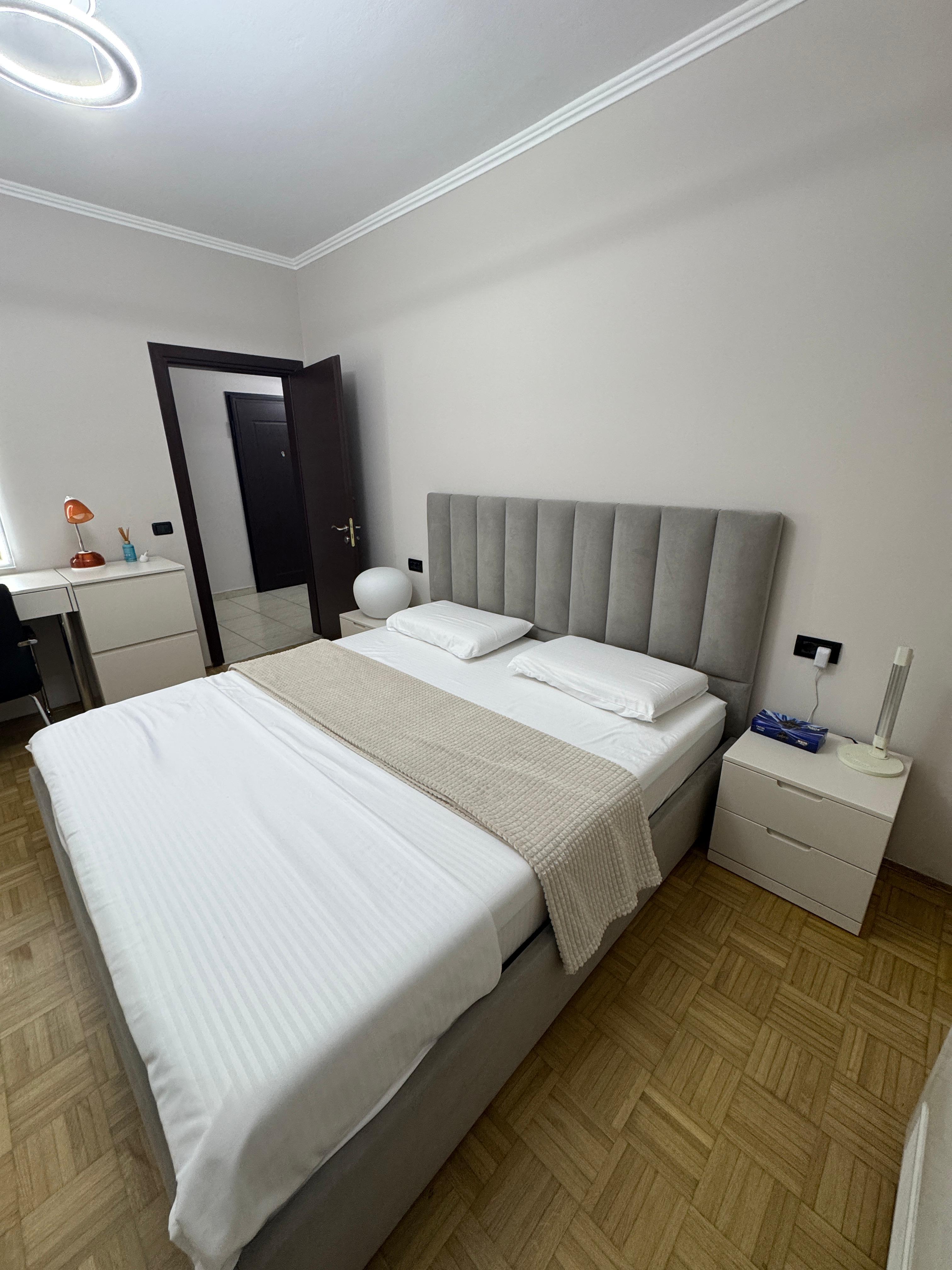 Apartament 2+1 me qira pranë Sheshit Wilson, Tiranë