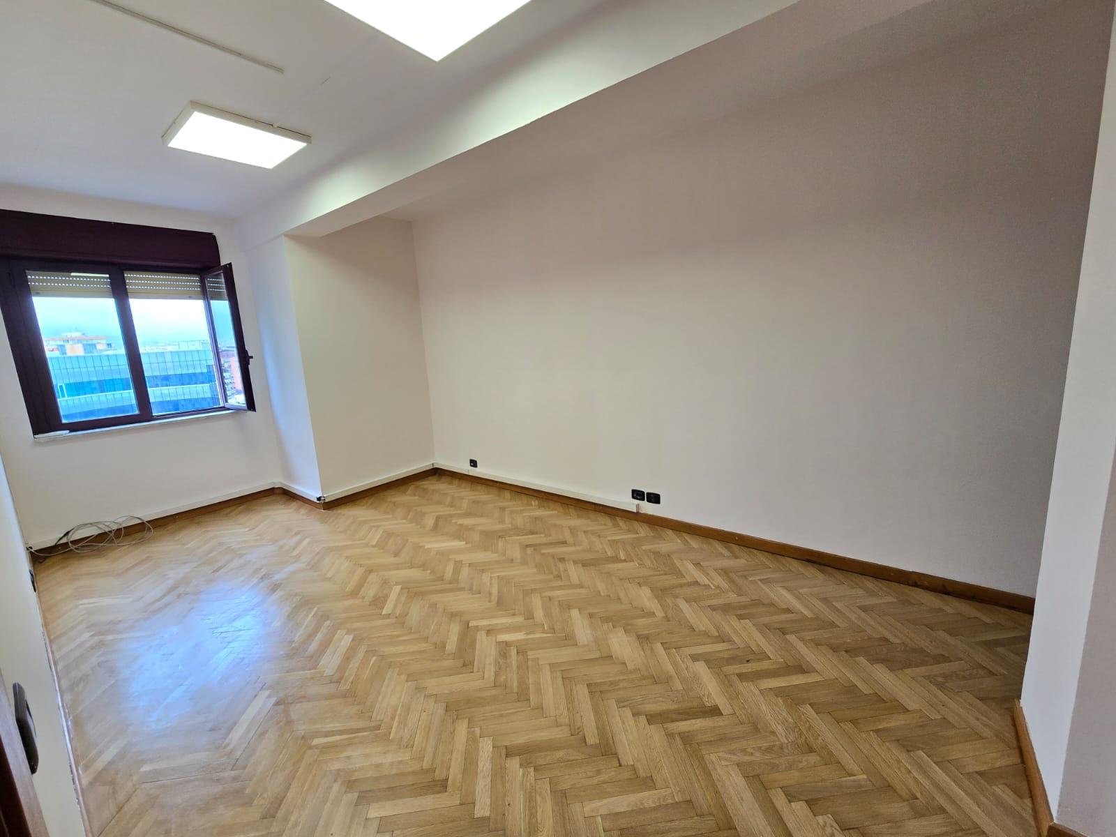 2-bedroom commercial for sale in Tiranë, Albania – photo 3