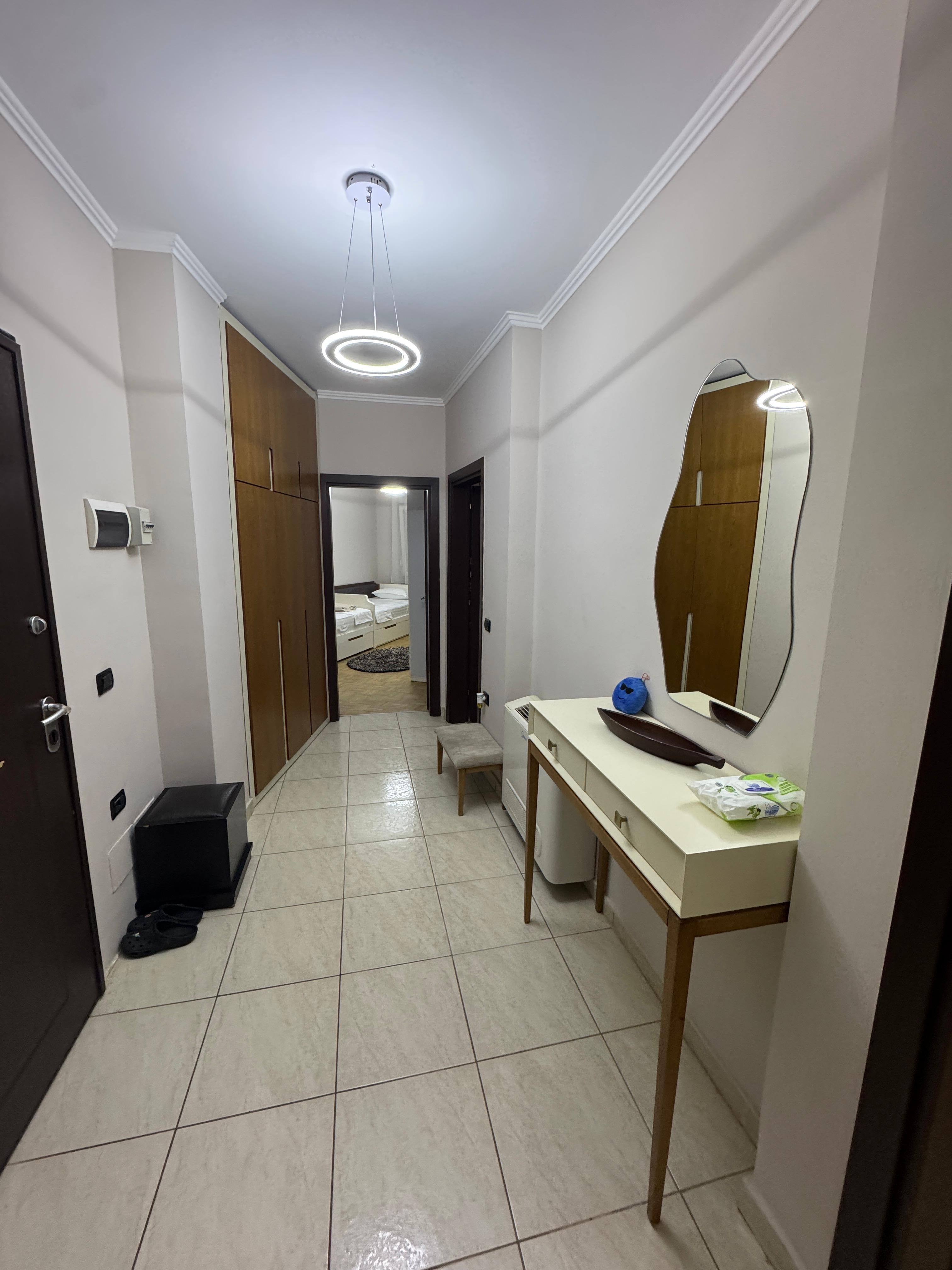 Apartament 2+1 me qira pranë Sheshit Wilson, Tiranë