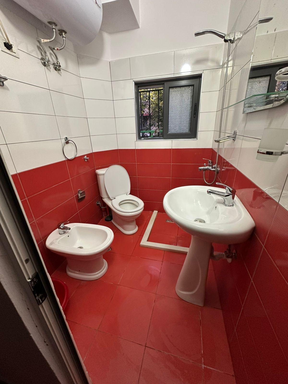 Apartament 2+1 me Qira pranë Kryqëzimit të Oxhakut, Tiranë