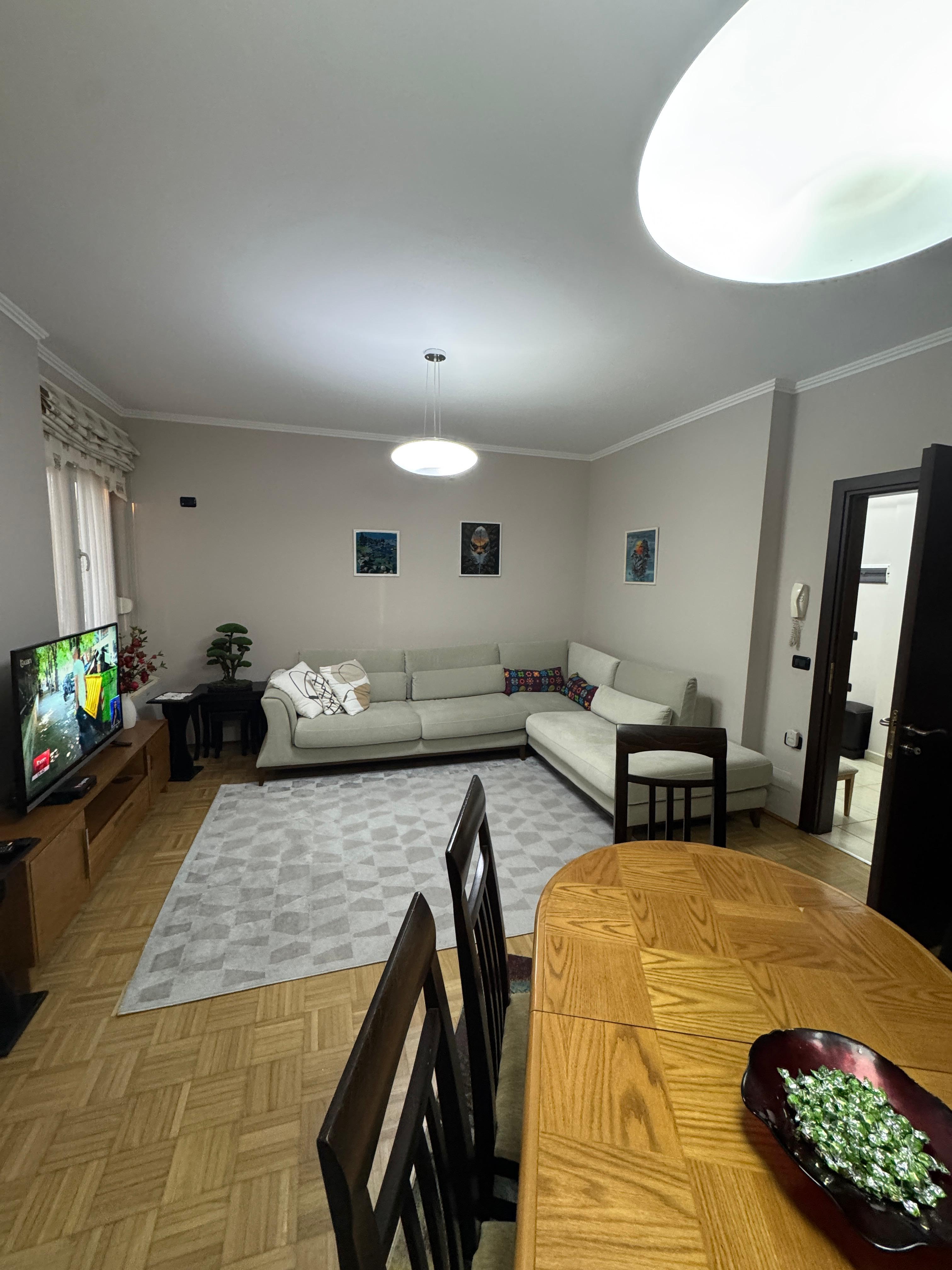 Apartament 2+1 me qira pranë Sheshit Wilson, Tiranë
