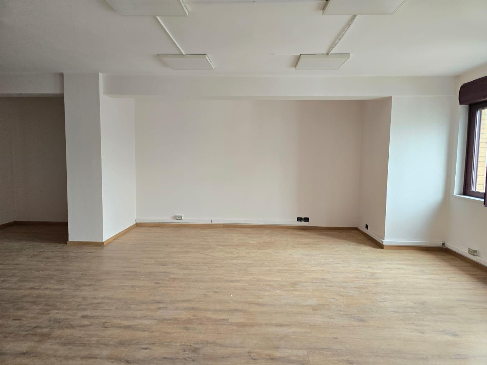 2-bedroom commercial for sale in Tiranë, Albania – photo 1