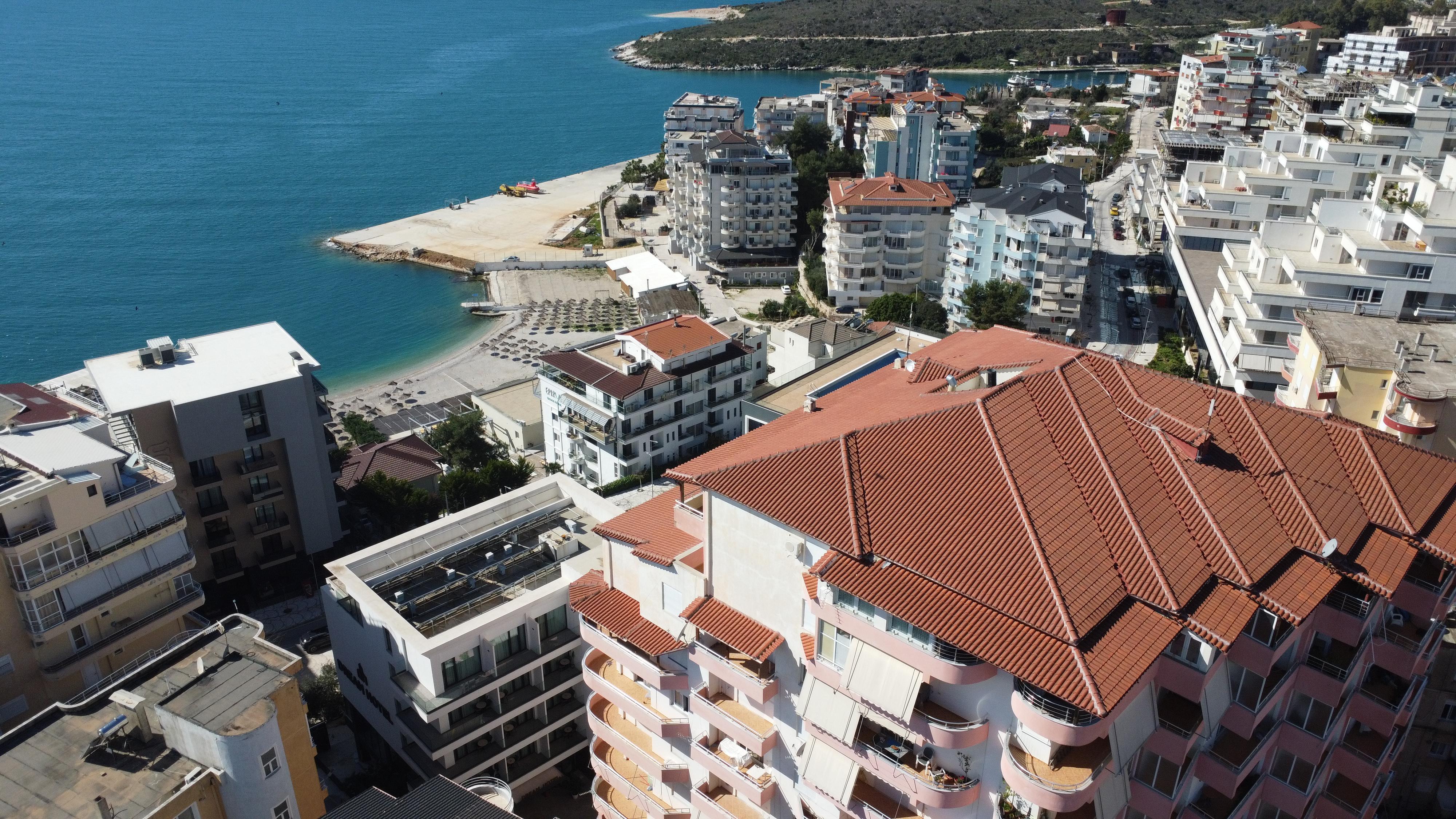 Ático con Vista al Mar en Venta en Saranda – Propiedad de 2 Dormitorios a 100m de la Playa