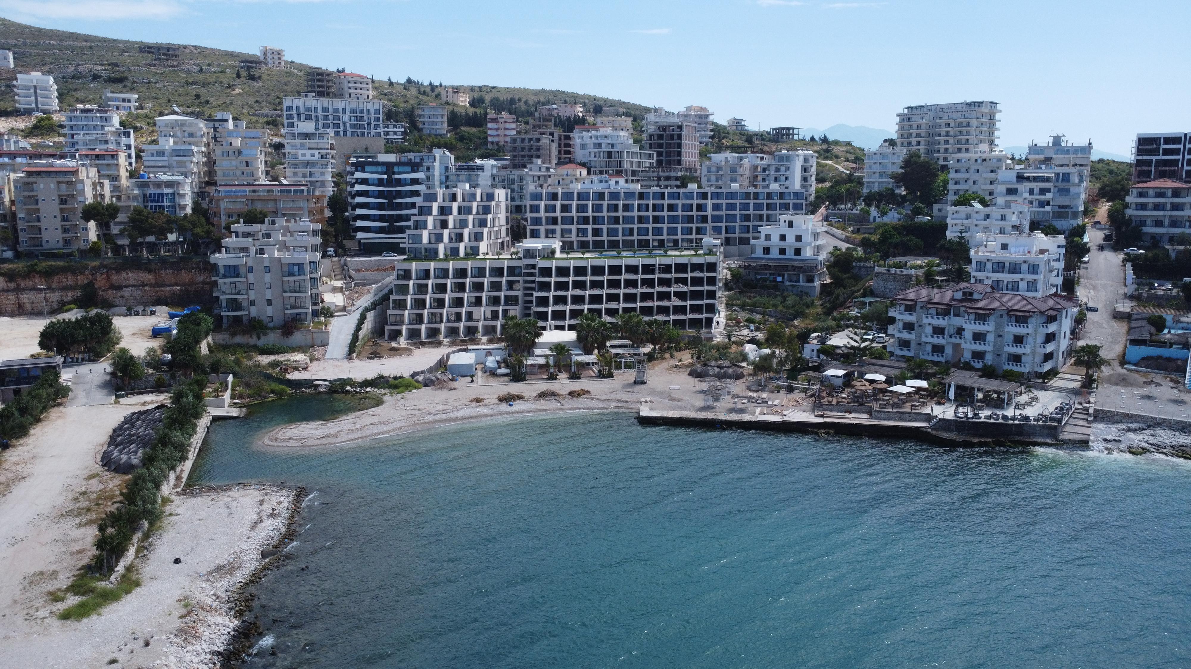🌊 Apartamento exclusivo de lujo 1+1 en venta – Vista al mar y vida frente a la playa en Ionian Bay Residence, Saranda