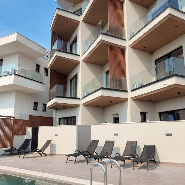 🌊 Spacieux Appartement 1+1 avec Vue sur Mer à Ksamil – 71m² | Deuxième Étage