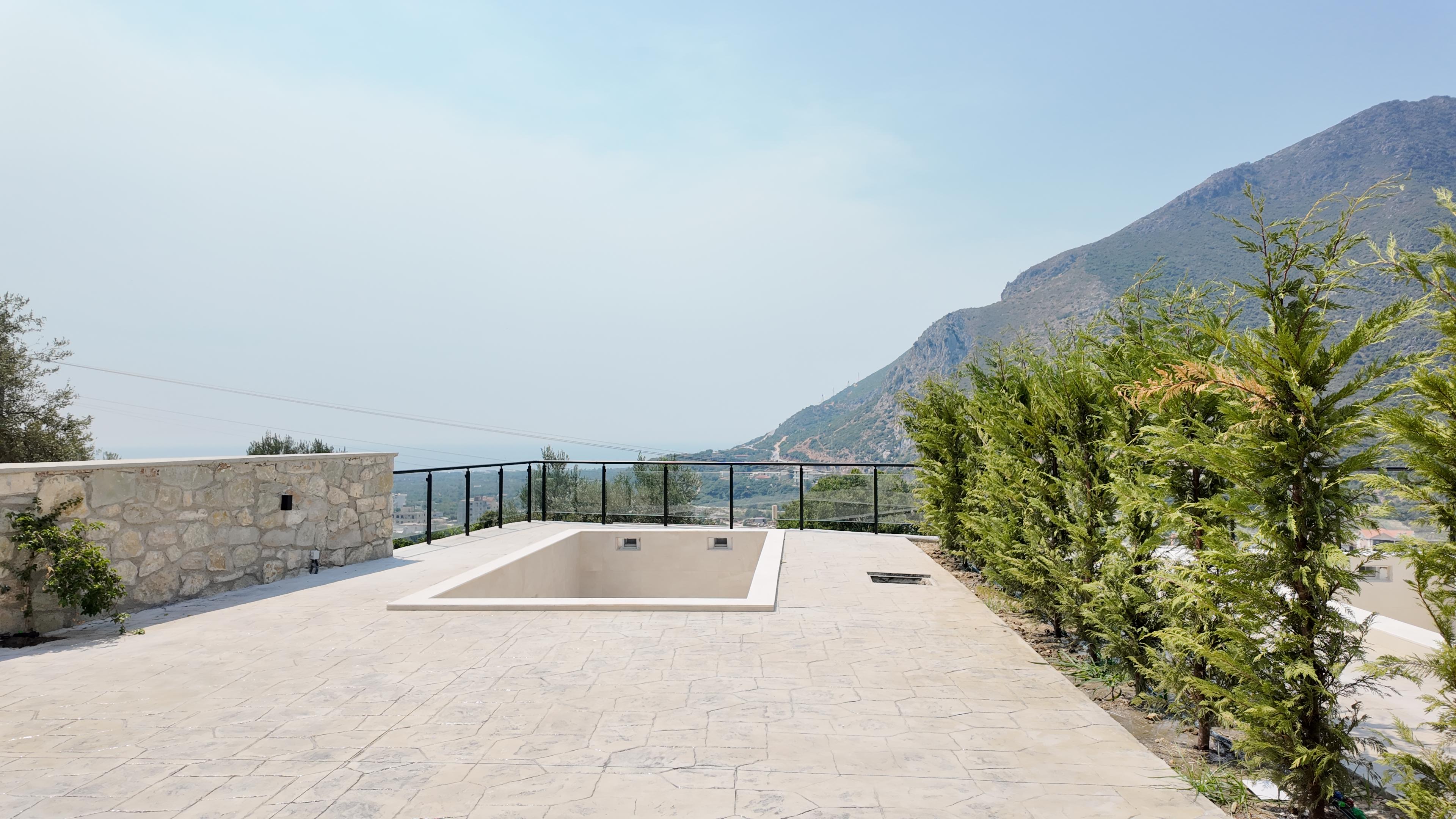 Vila Luksoze per Shitje ne Borsh, Sarande