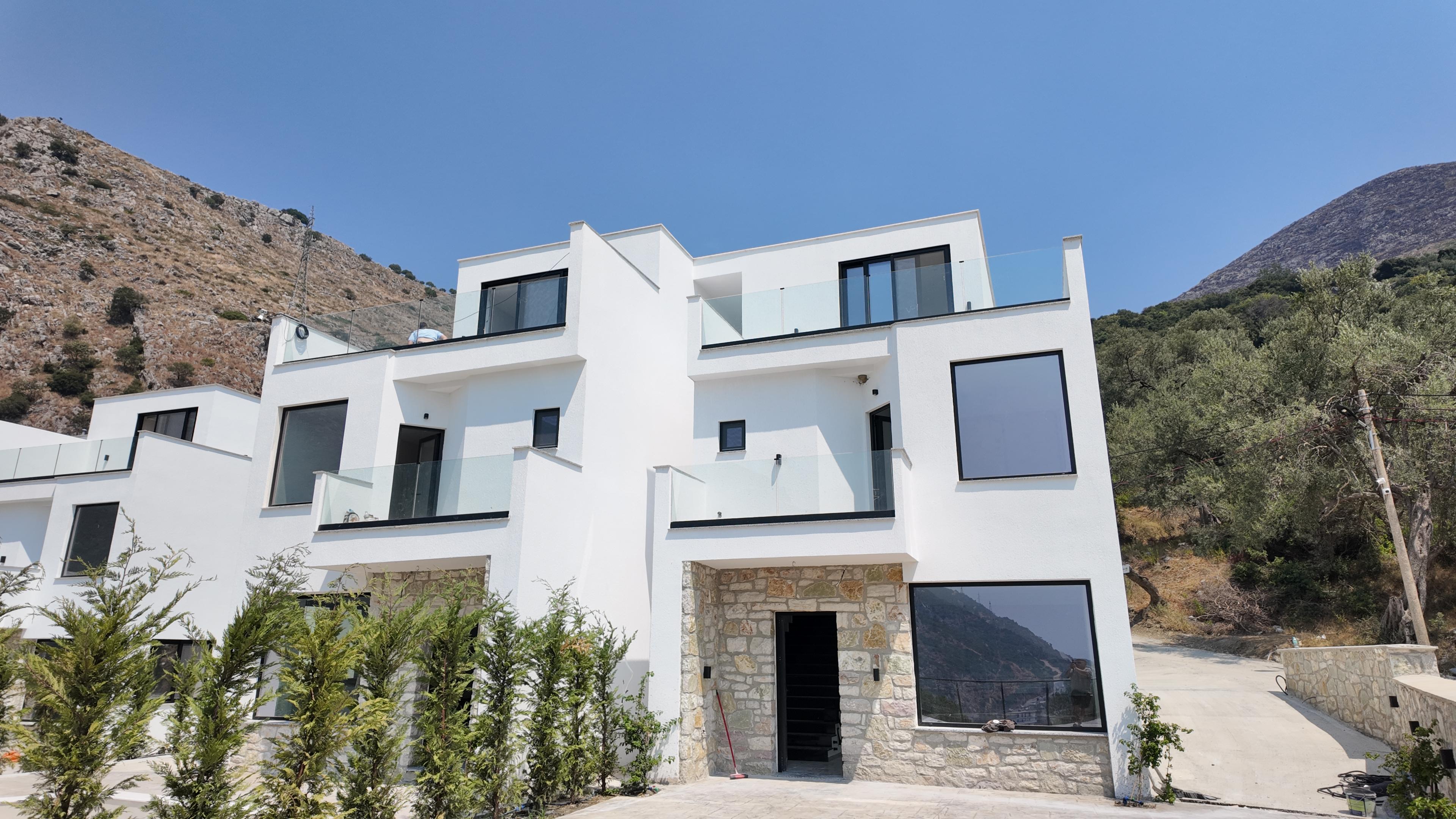 Vila Luksoze per Shitje ne Borsh, Sarande