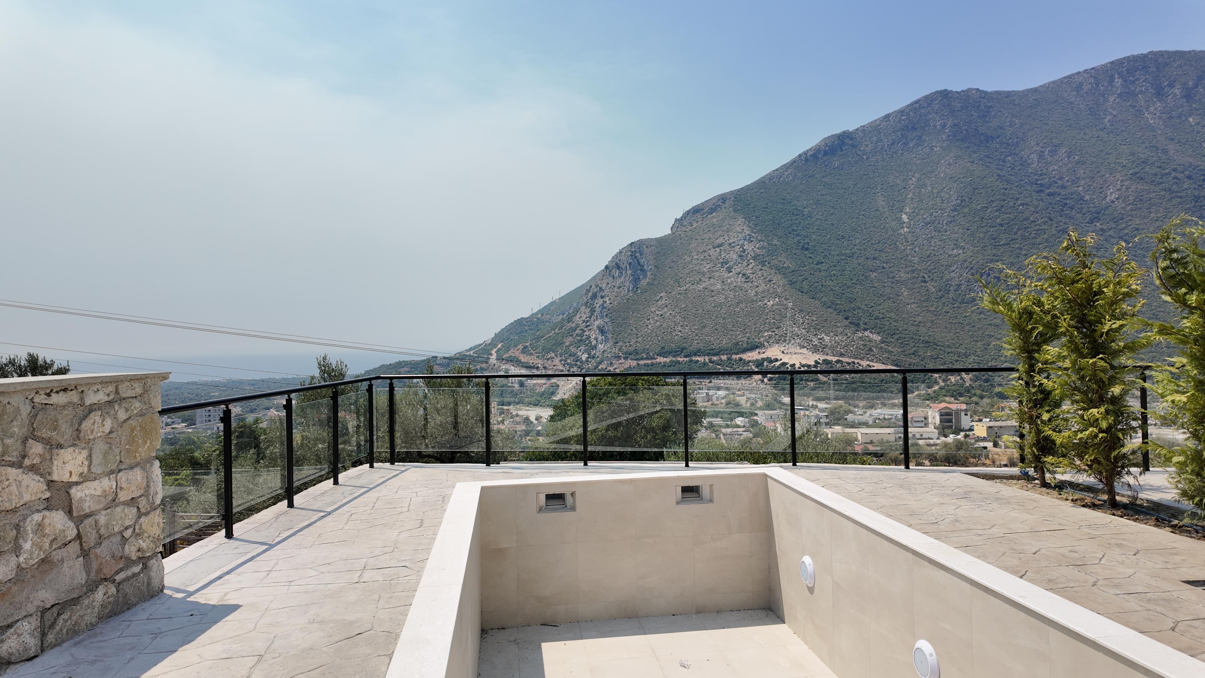 Vila Luksoze per Shitje ne Borsh, Sarande