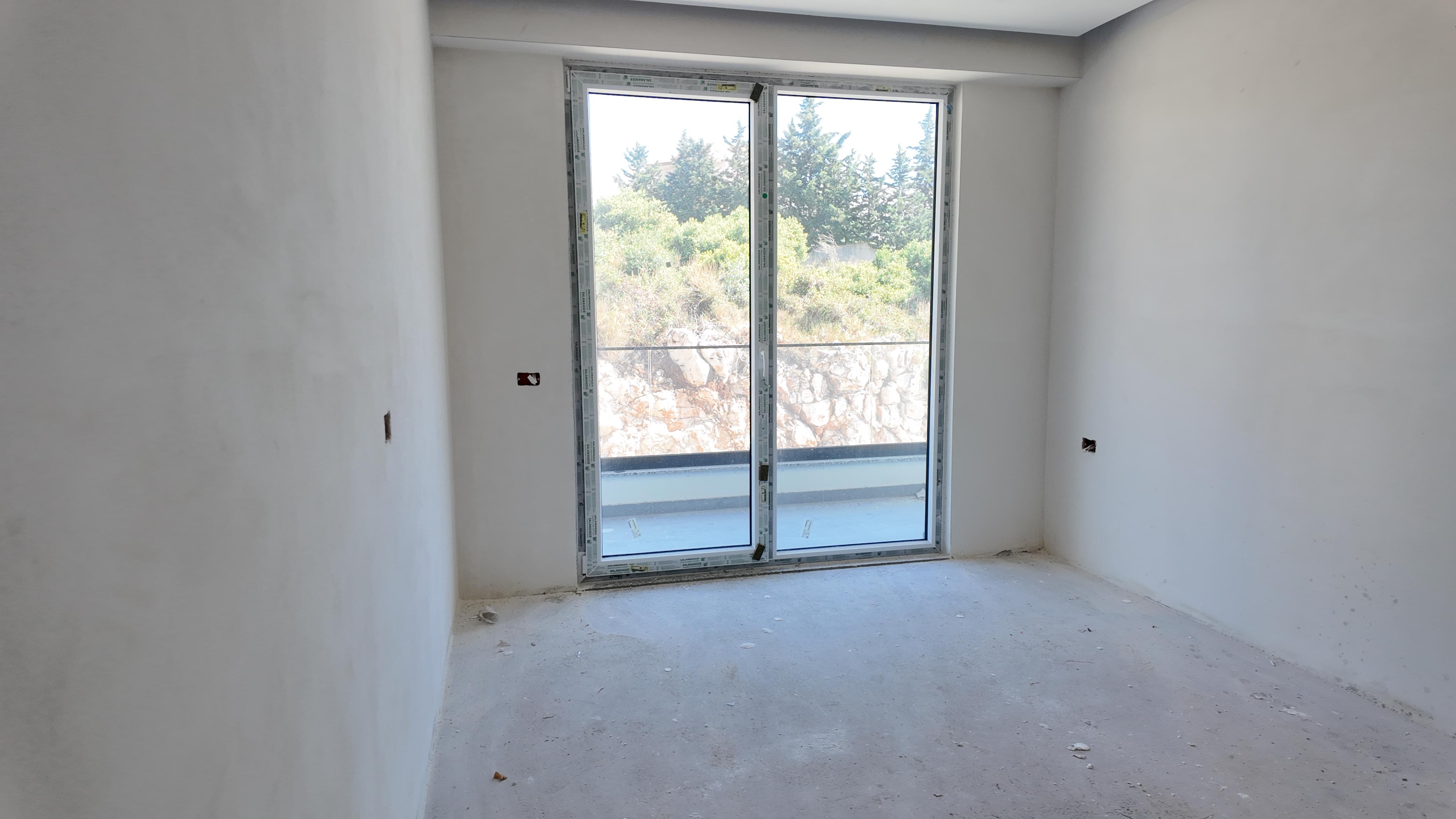 Appartement avec Vue sur Mer de 2 Chambres à Vendre à Saranda – 109m², Immeuble Neuf, à 100m de la Plage, 5ᵉ Étage