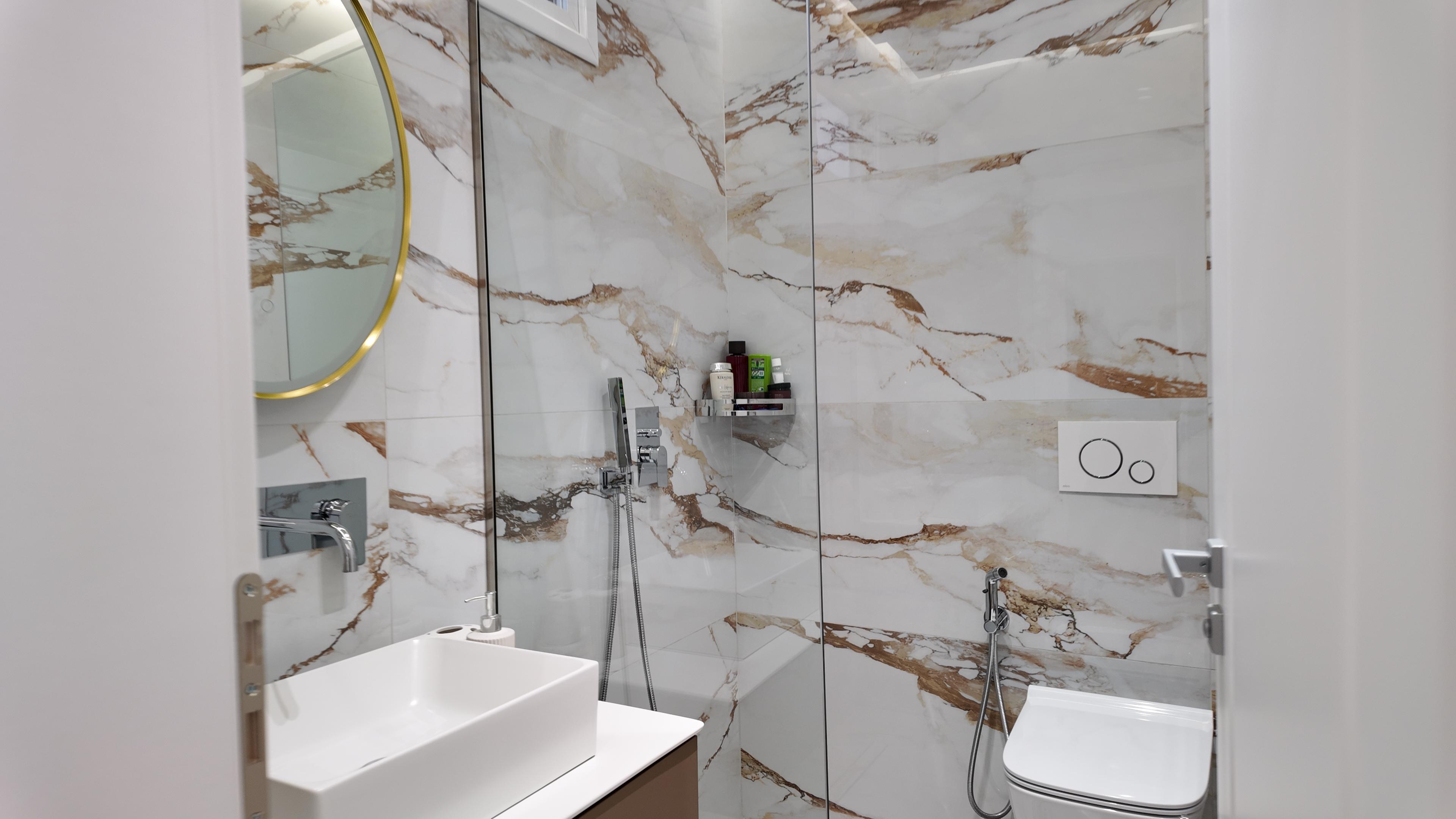 Accommodation Business Property for Sale in Saranda – Apartment Complex with Penthouse, Parking and Commercial Space