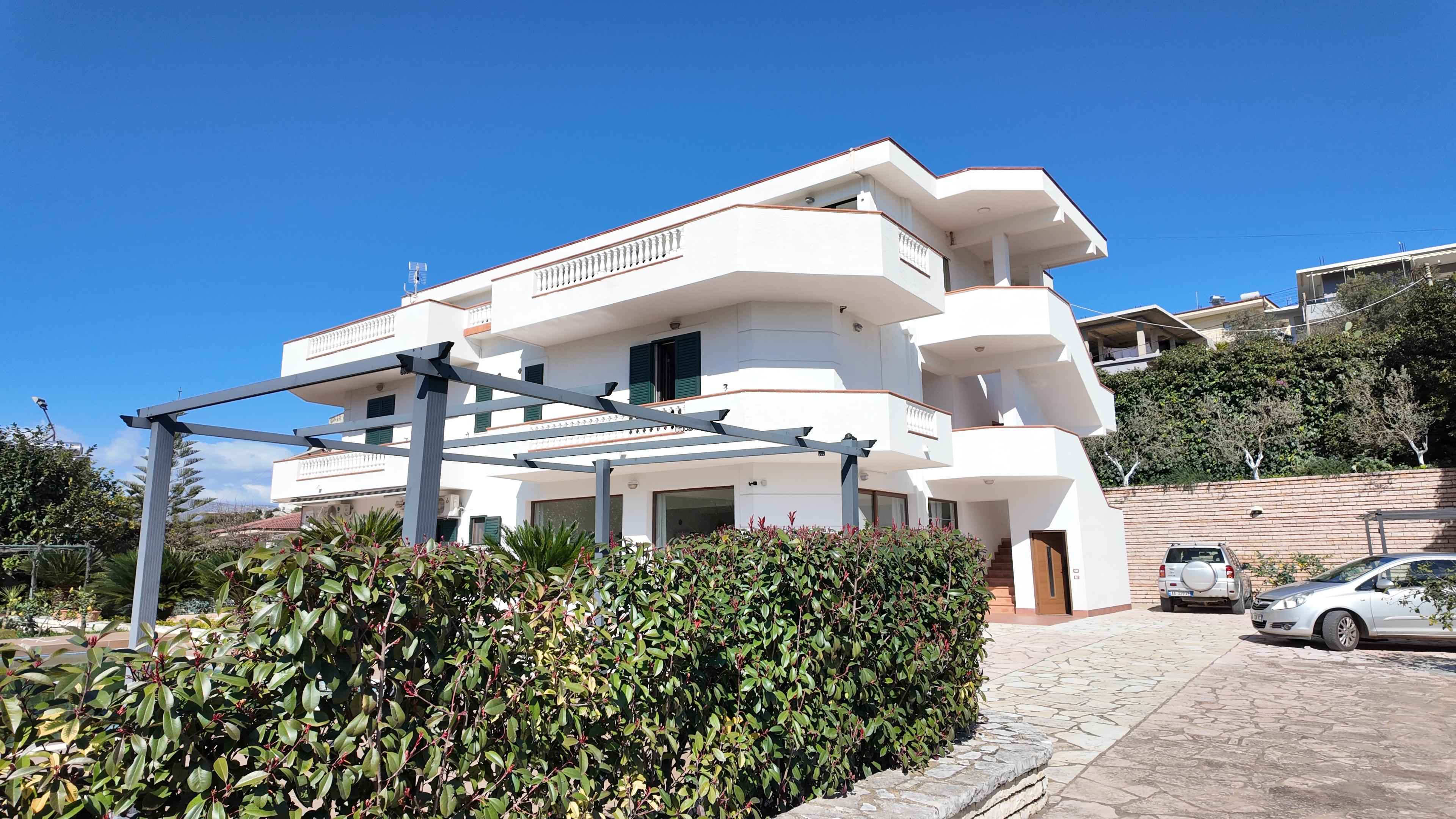 Seaview Villa With 12 Rooms for Sale in Saranda, Albania – Large Estate with Pool and Service Area