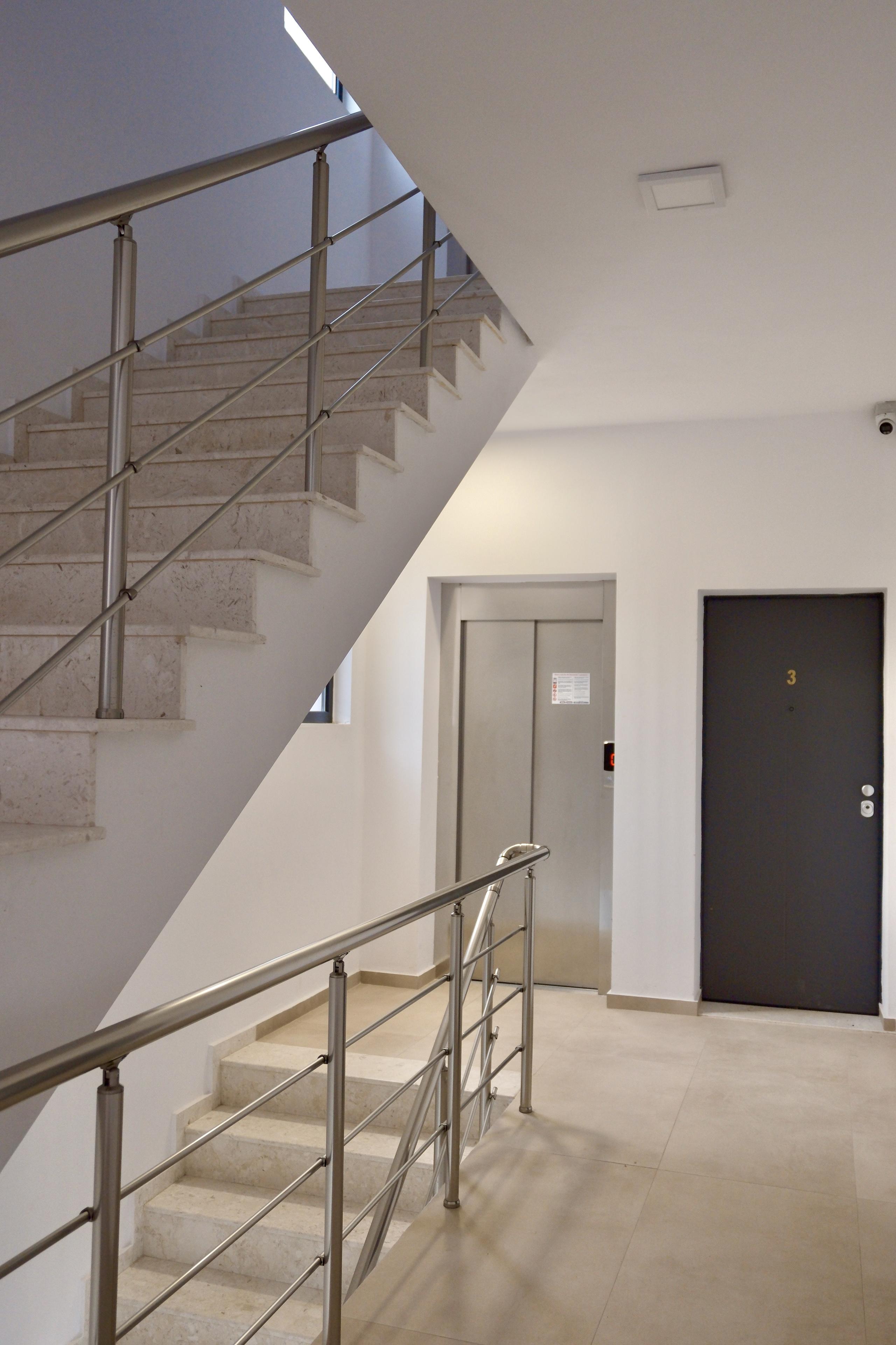 Seaview 1-Bedroom Apartment for Sale in Saranda – Skënderbeu Street, Fully Furnished