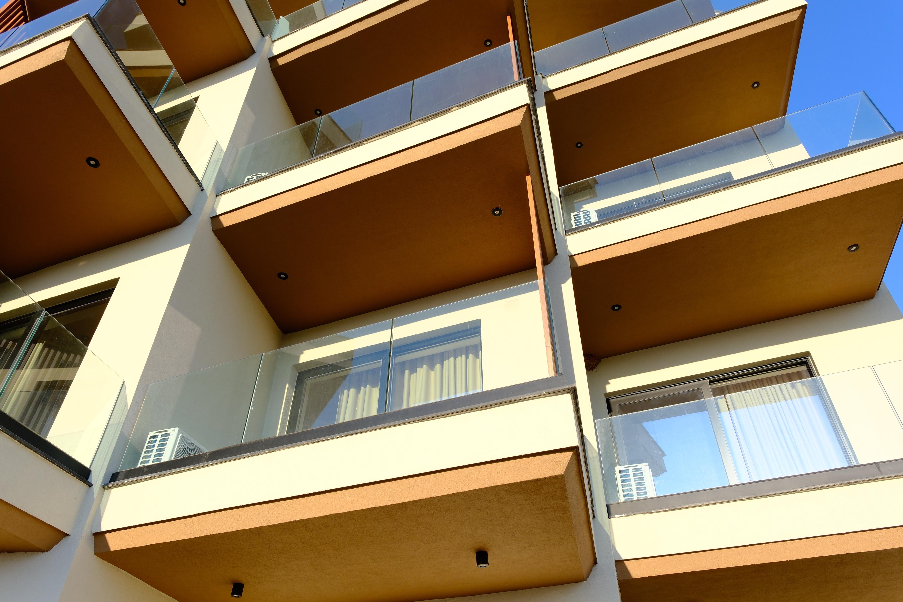 Ampio Appartamento 1+1 a Ksamil – 71 m² | Terzo Piano, Balcone & Piscina