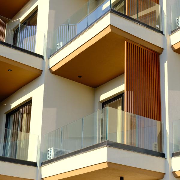 Appartement spacieux 2+1 avec vue sur la mer à Ksamil – 87,5 m² | Quatrième étage, balcon et piscine