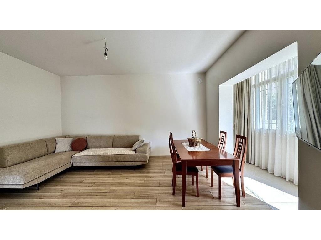 Villa Floor for Sale in Misto Mame, Tirana – 267 m² with Private Entrance and Yard