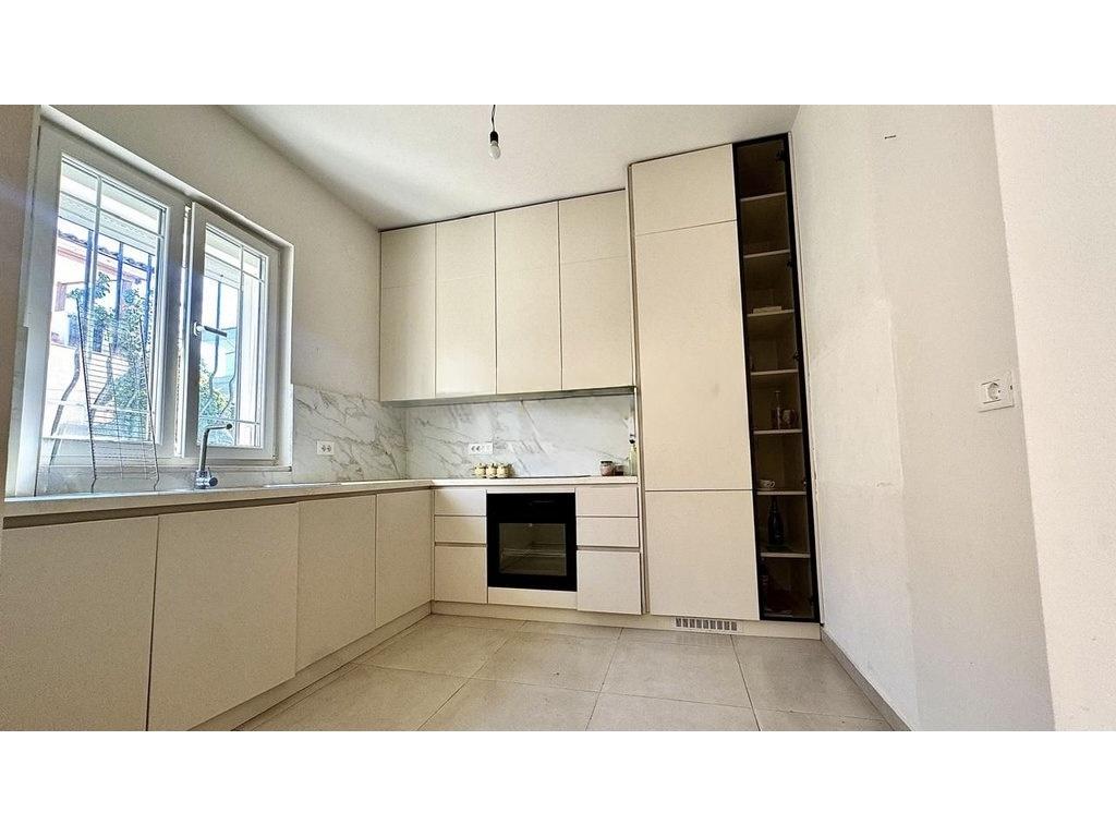 Villa Floor for Sale in Misto Mame, Tirana – 267 m² with Private Entrance and Yard