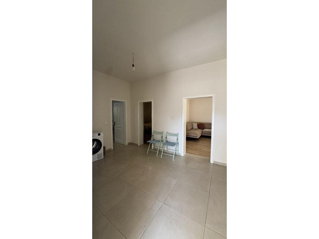 Villa Floor for Sale in Misto Mame, Tirana – 267 m² with Private Entrance and Yard