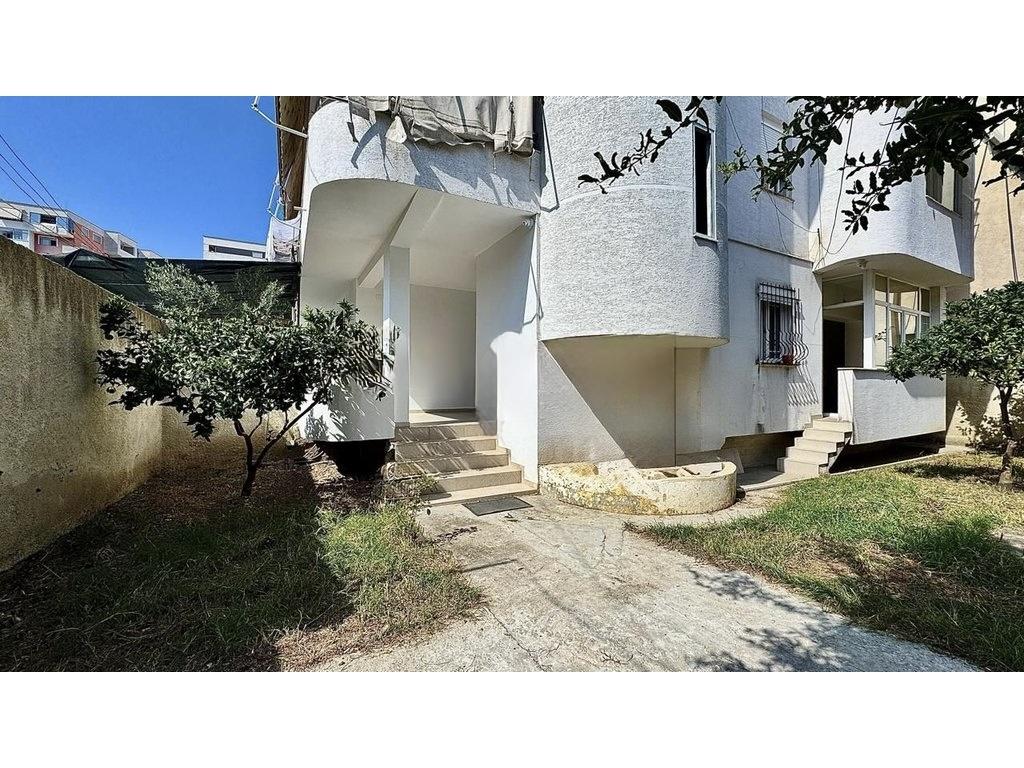 Villa Floor for Sale in Misto Mame, Tirana – 267 m² with Private Entrance and Yard