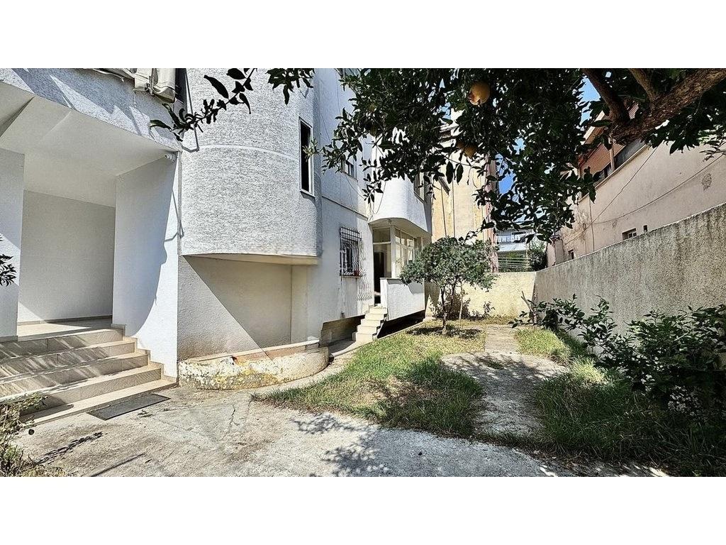 Villa Floor for Sale in Misto Mame, Tirana – 267 m² with Private Entrance and Yard