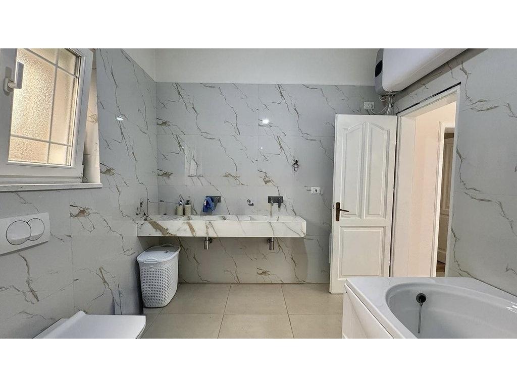 Villa Floor for Sale in Misto Mame, Tirana – 267 m² with Private Entrance and Yard