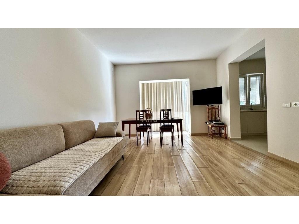 Villa Floor for Sale in Misto Mame, Tirana – 267 m² with Private Entrance and Yard