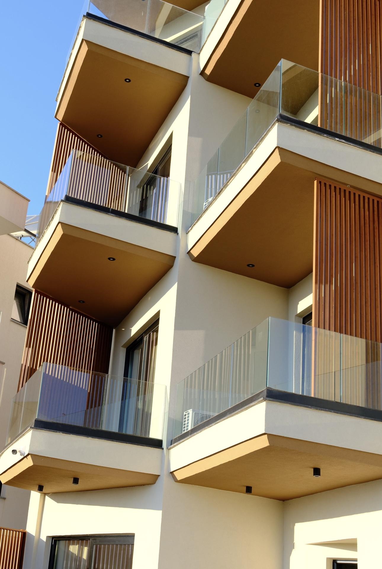 Ampio Appartamento 1+1 a Ksamil – 71 m² | Terzo Piano, Balcone & Piscina