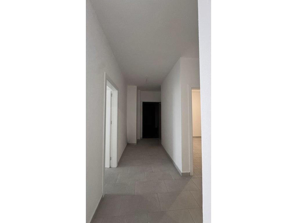 3-Bedroom Apartment for Sale on Mine Peza Street, Tirana – 152 m² with Parking Included