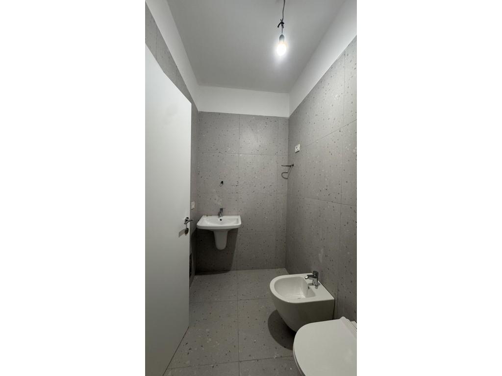3-Bedroom Apartment for Sale on Mine Peza Street, Tirana – 152 m² with Parking Included