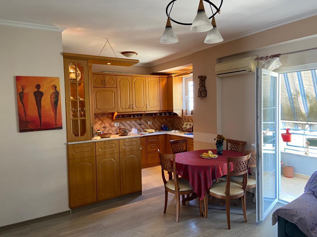 Apartament 2+1 me qira pranë Gjimnazit Sami Frashëri, Tiranë.