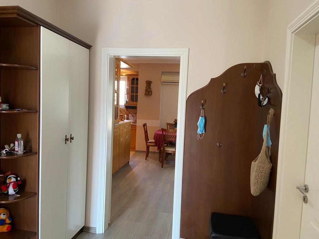 Apartament 2+1 me qira pranë Gjimnazit Sami Frashëri, Tiranë.