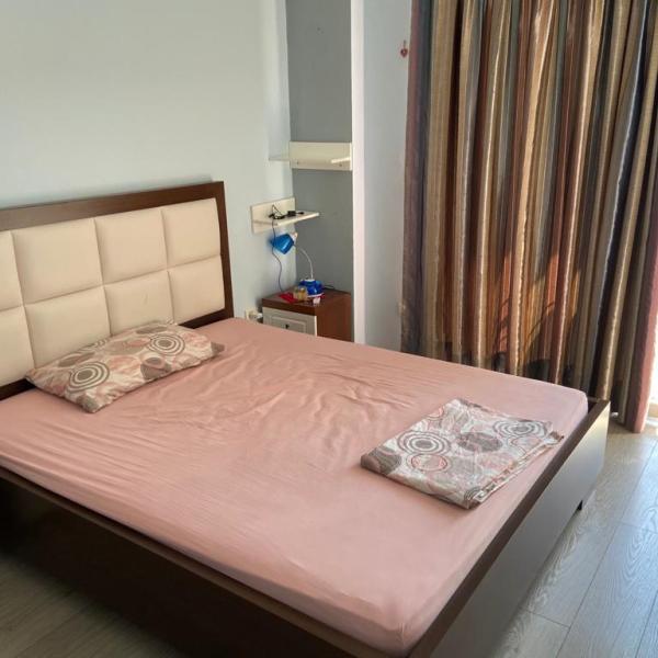 Apartament 2+1 me qira pranë Gjimnazit Sami Frashëri, Tiranë.