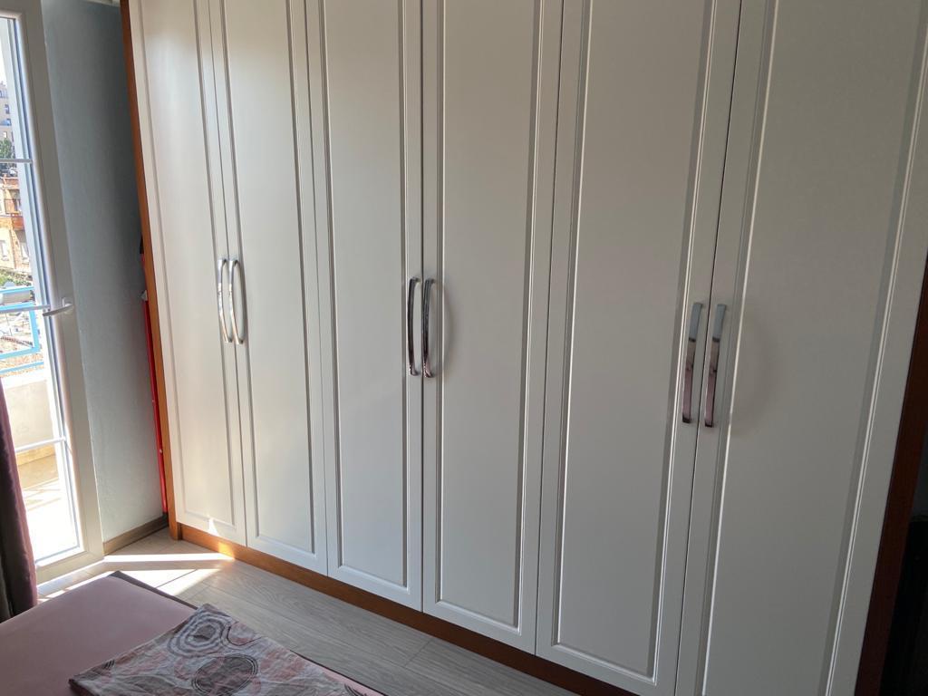 Apartament 2+1 me qira pranë Gjimnazit Sami Frashëri, Tiranë.