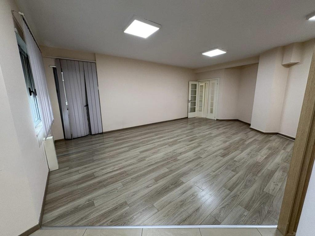 Luxury 3-Bedroom Apartment for Sale near Tirana Zoo and Pavaroti – 214 m² with Lake View